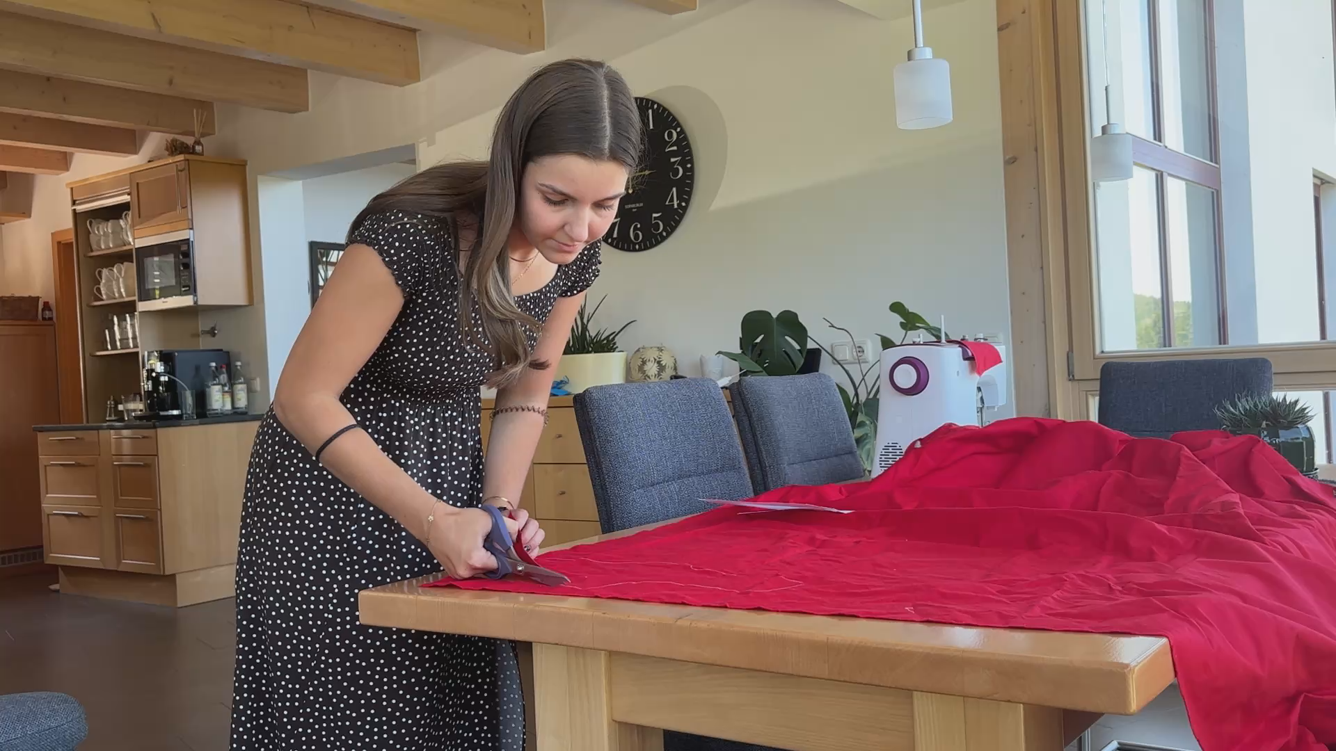 Between Tradition and Fashion: Sophie Steinbauer sews Dirndl herself