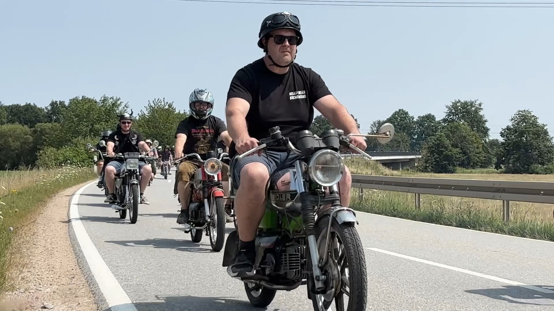 Video: Hunderte Mopeds fuhren durch Schwandorf