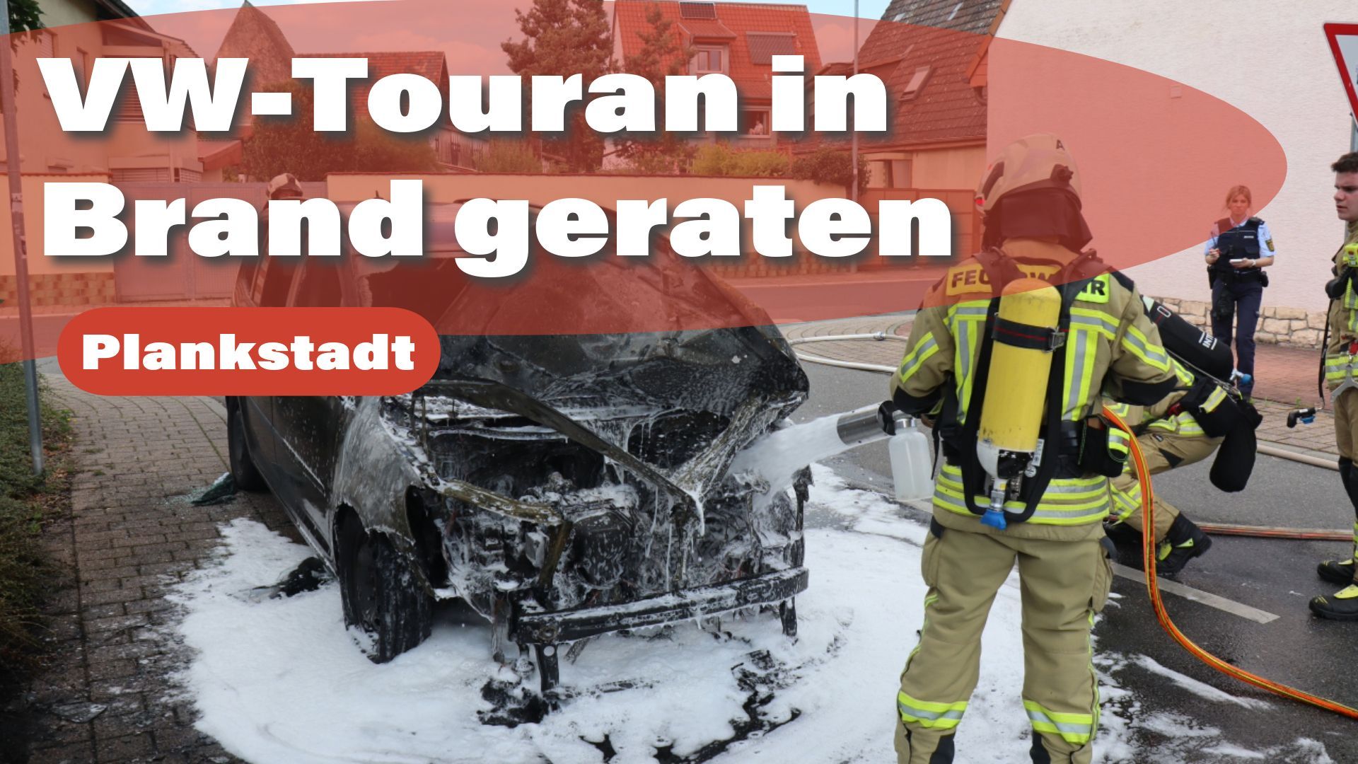 : Feuerwehr löscht brennenden VW Touran in Plankstadt - Ursache unklar