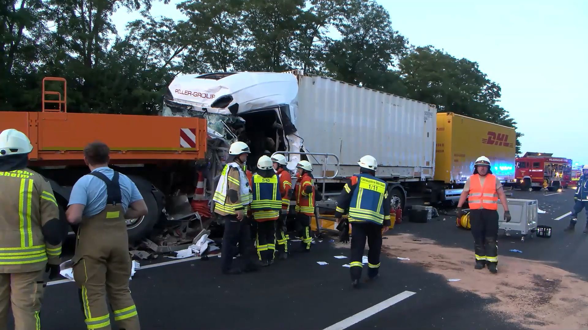 Video: Schwerer LKW-Unfall auf der A6 – Fahrer eingeklemmt