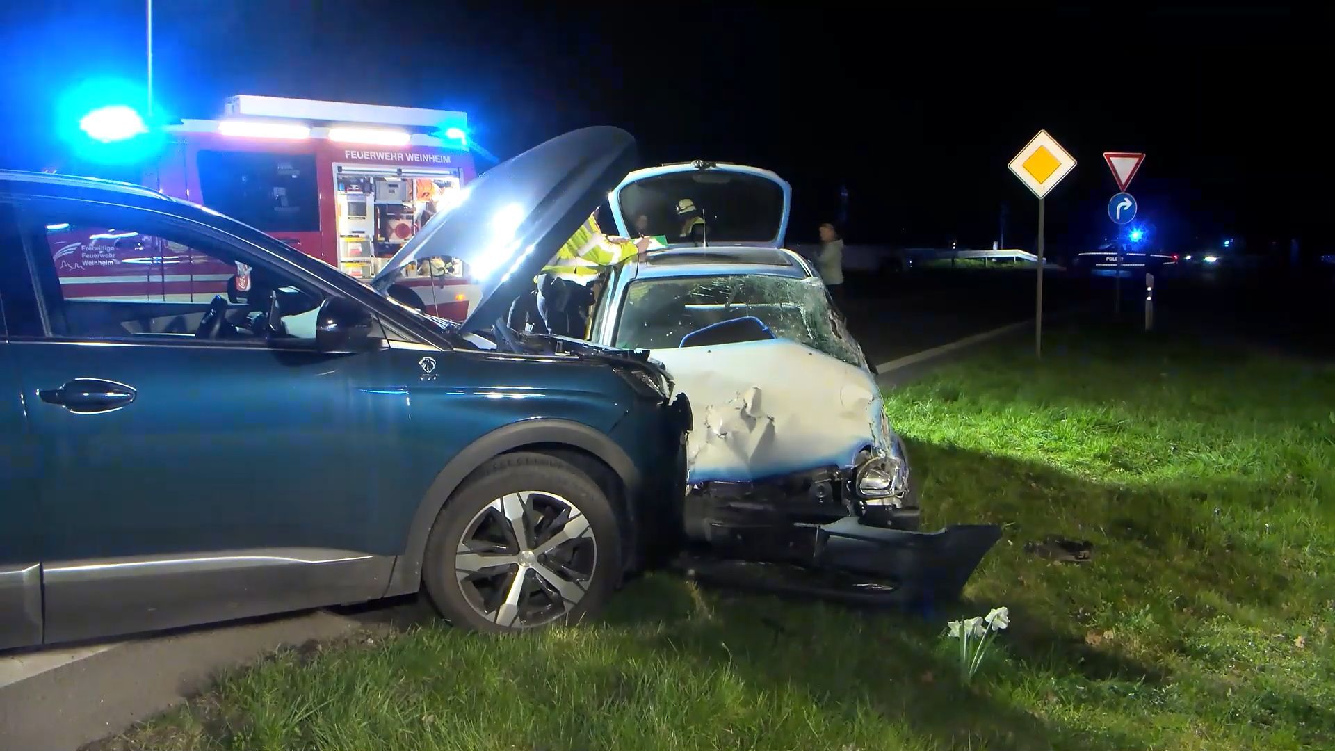 Video: Vier Fahrzeuge kollidieren auf der B38 am Saukopftunnel in Weinheim – ein Schwerverletzter