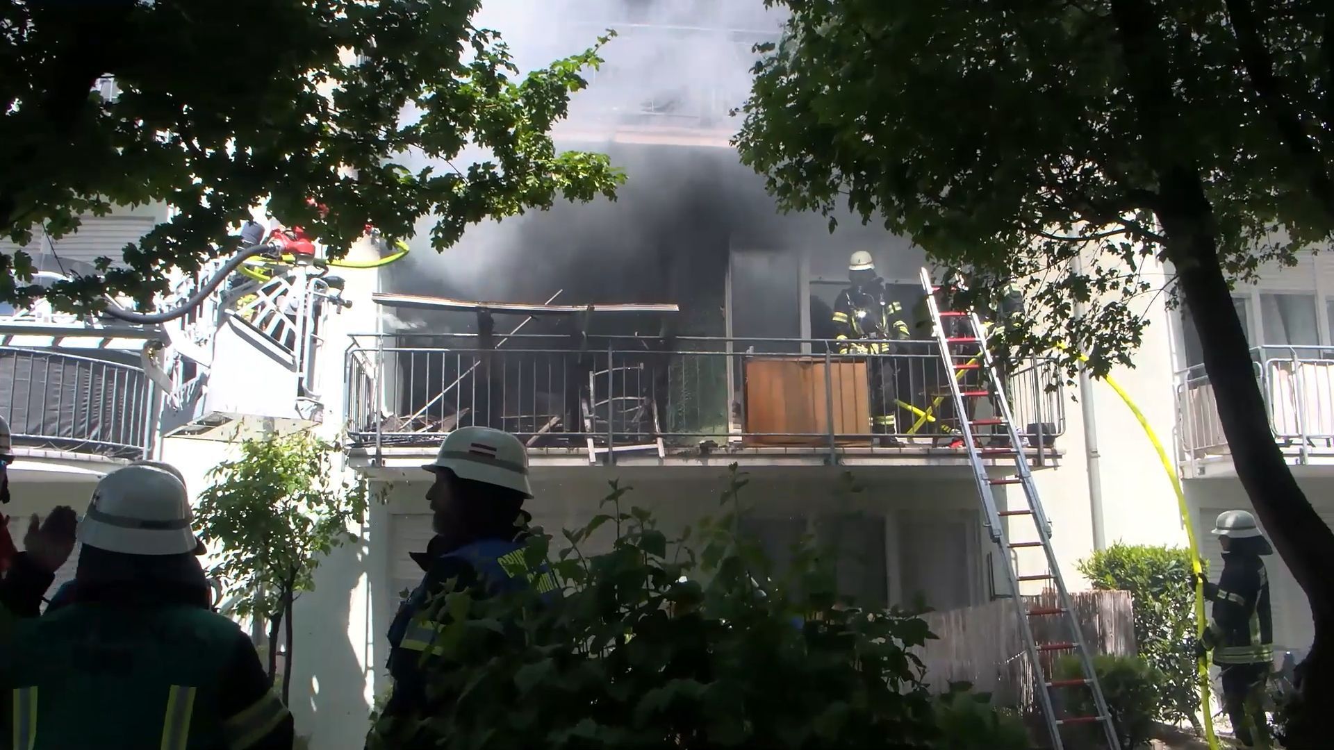 Video: Löst mögliche Explosion lWohnungsbrand in Dossenheim aus?
