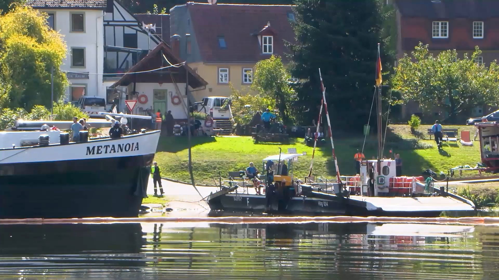 Video: Güterschiff rammt Autofähre auf dem Neckar - Hoher Sachschaden