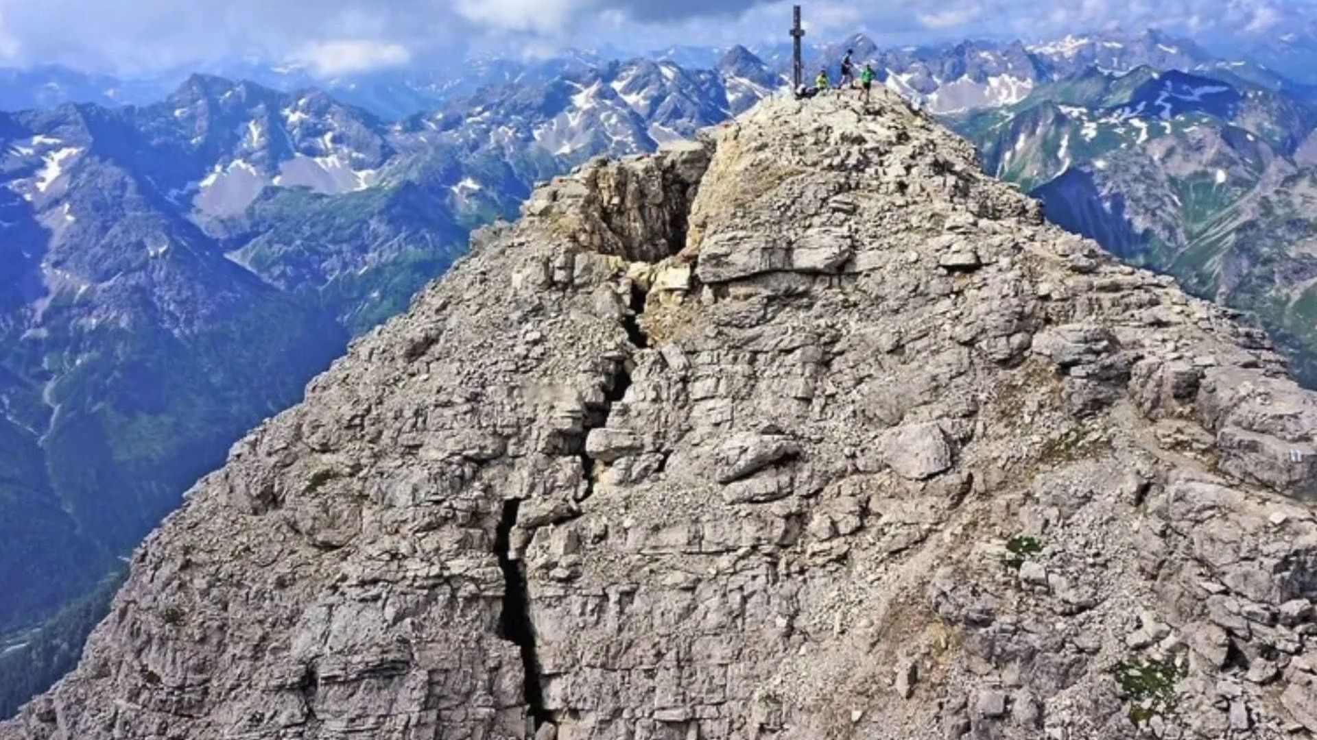 Natural disaster in Bavaria: Hochvogel mountain breaks apart