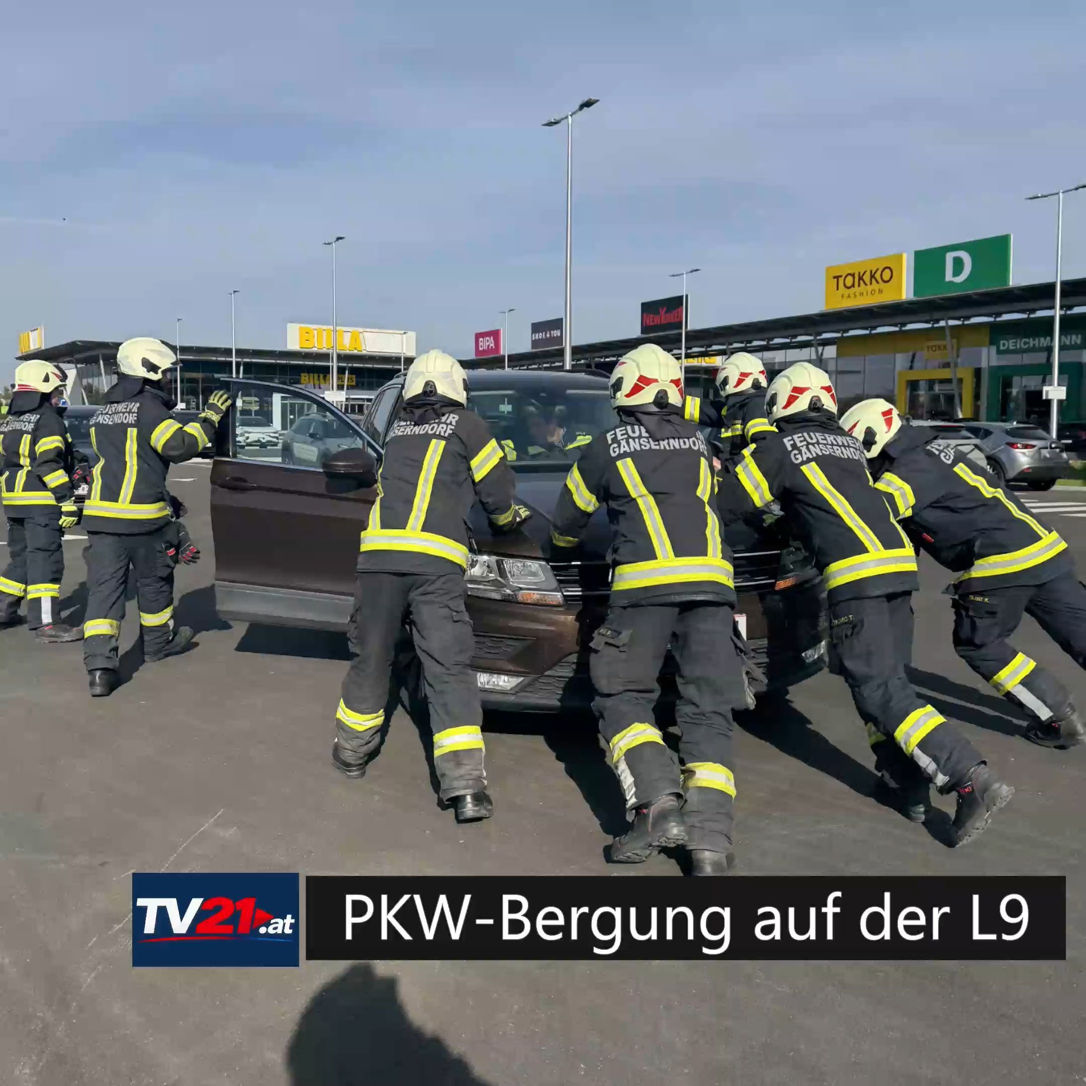 Video: Gänserndorf PKW-Bergung auf der L9