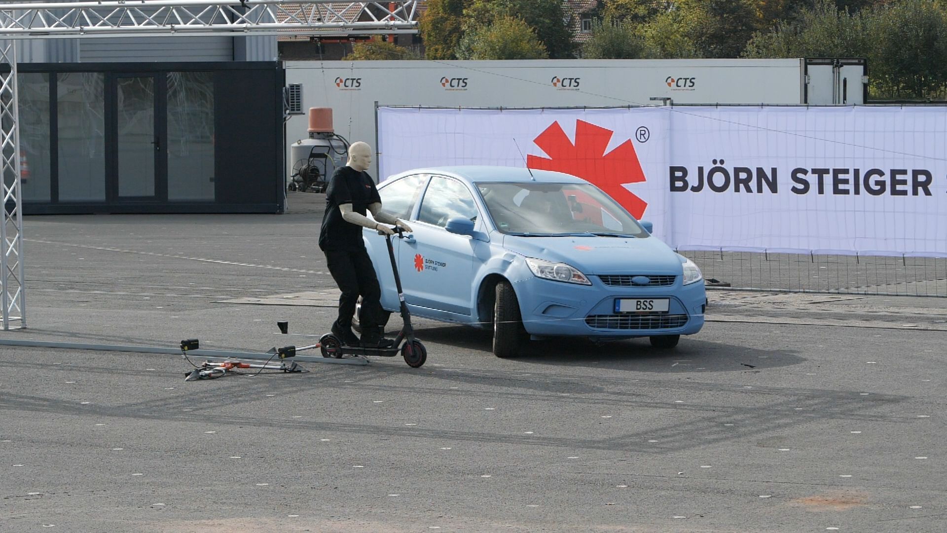 Video: Unfallforschung: Crashtests mit E-Scootern