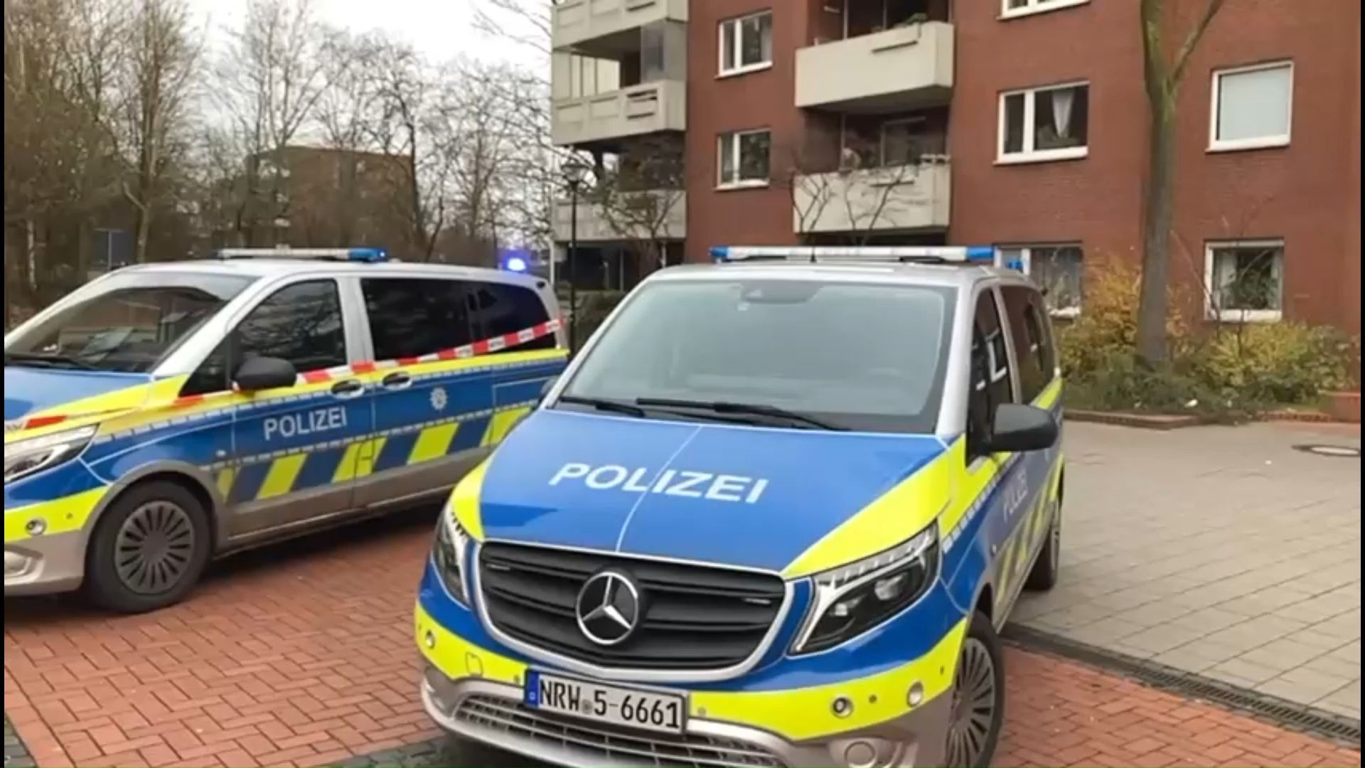 Video: Irrfahrt in Kinderhaus: 93-jähriger Autofahrer kracht in Außenmauer