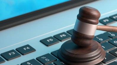 Verblüffender Justizfall: Geisterverhandlung oder technisches Versagen?