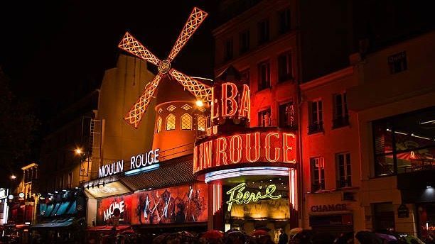 Klingen fallen vom Moulin Rouge Windrad in Paris