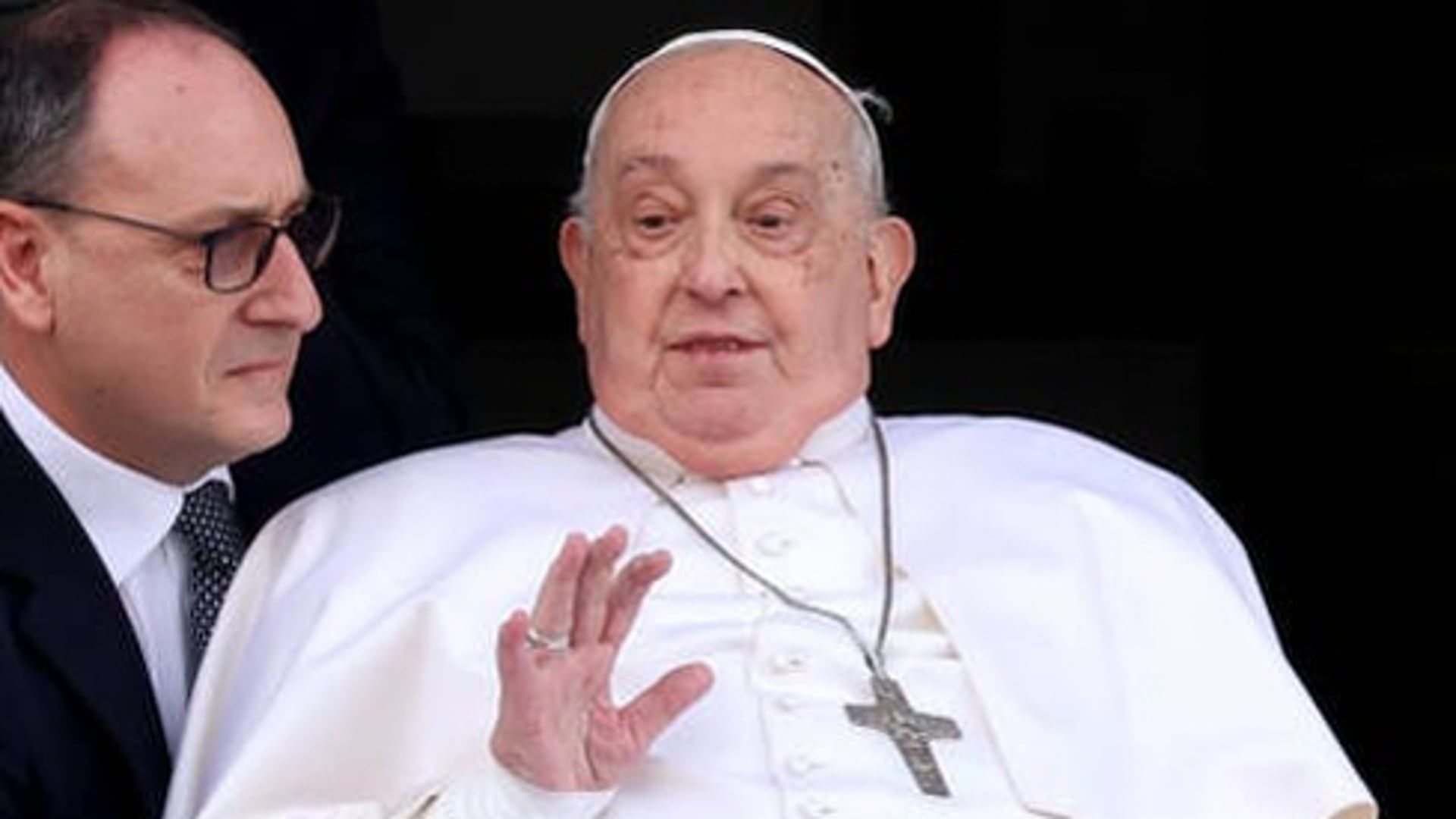 Papst Franziskus' Ärzte geben zu, dass sie den Abbruch seiner Behandlung in Erwägung gezogen haben