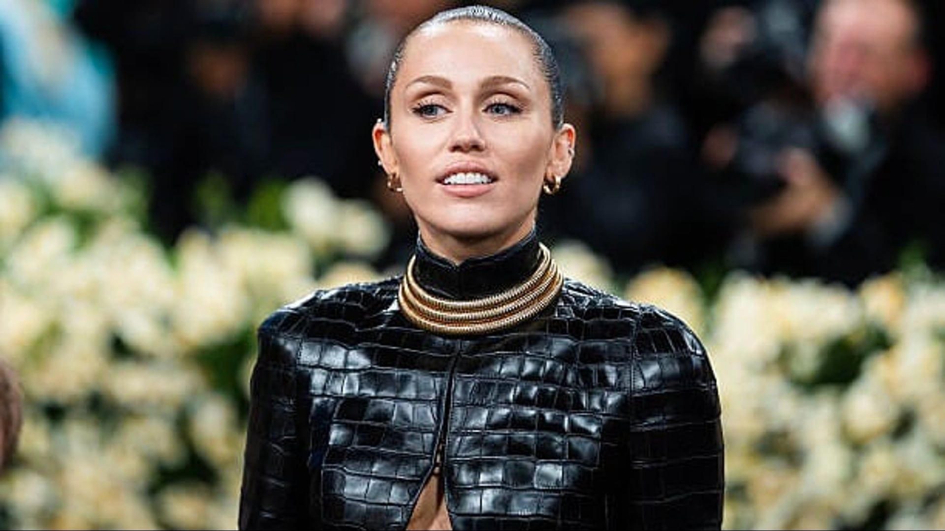 Miley Cyrus speaks about the cause of her hoarse voice