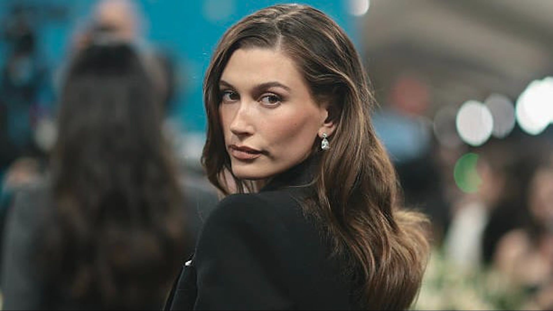 Video: Hailey Bieber verkauft Beauty-Marke Rhode an e.l.f. in 1 Milliarde Dollar-Deal