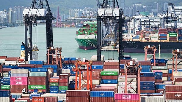 Video: Chinas Handelsüberschuss übersteigt erstmals 1 Billion US-Dollar