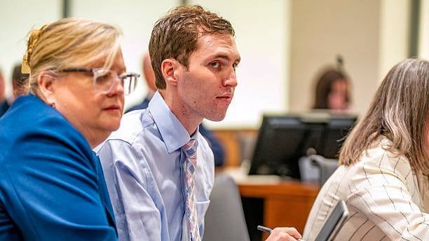 Video: Mutmaßlicher Mörder von Charlie Kirk erscheint erstmals persönlich vor Gericht