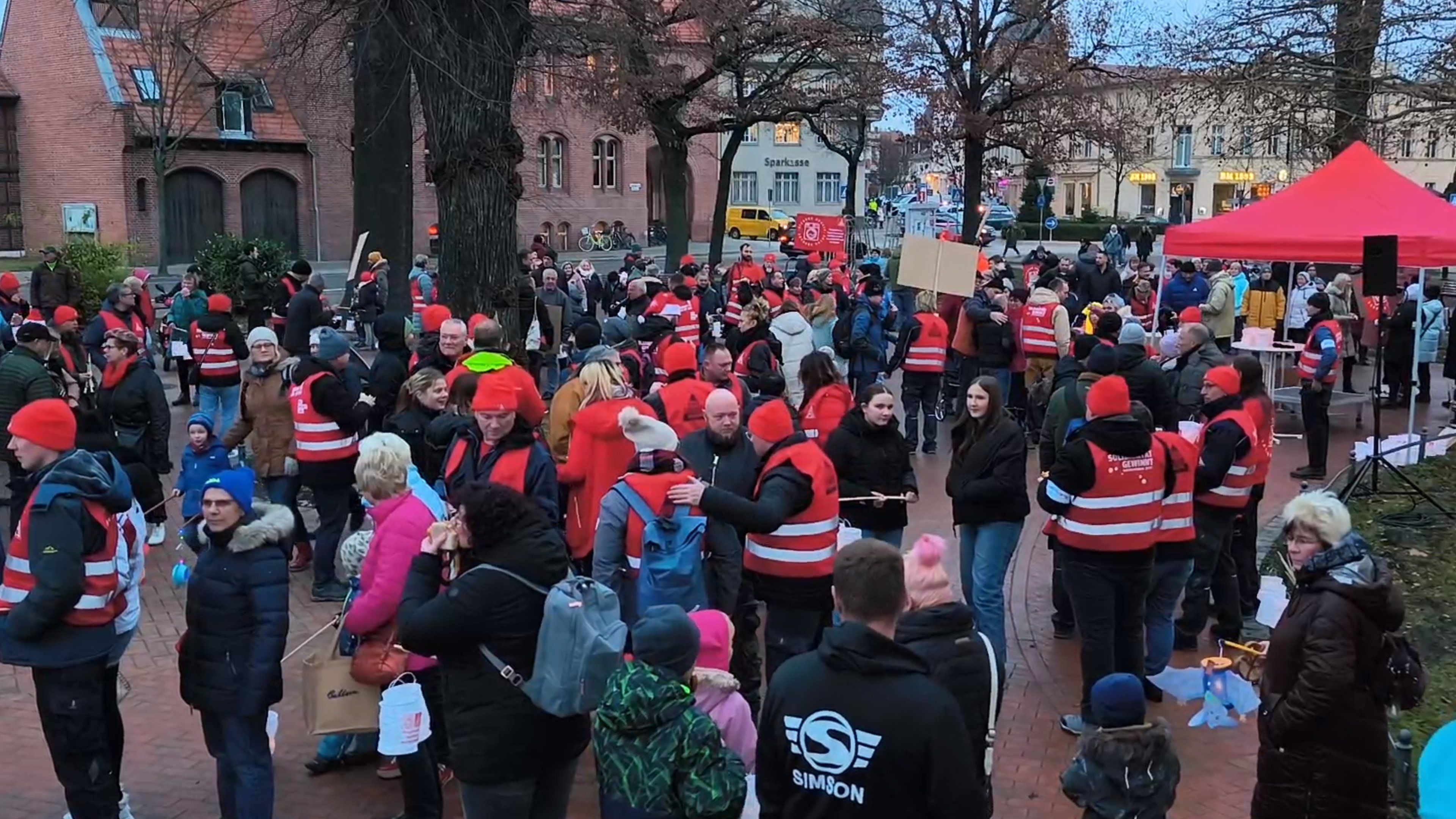 Protest-der-BSH-Besch-ftigten-mit-Unterst-tzung-der-IG-Metall-in-Nauen