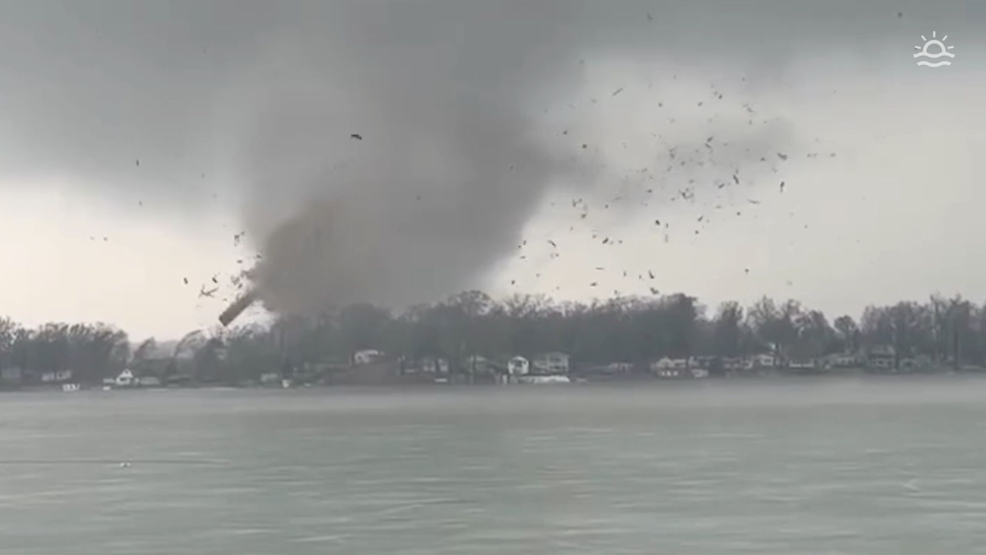 Video: Tornado-Horror in den USA: Tote, Verletzte und schwere Zerstörung