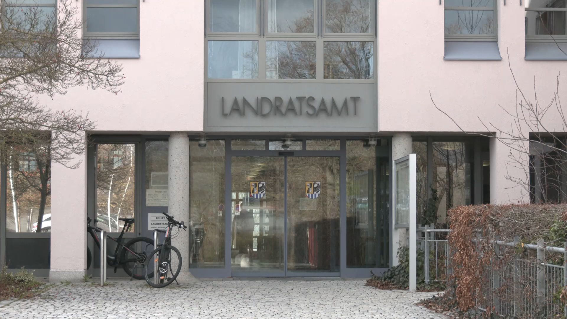 Landrat Helmut Weiß tritt überraschend zurück: Neuwahl am 09. Juni