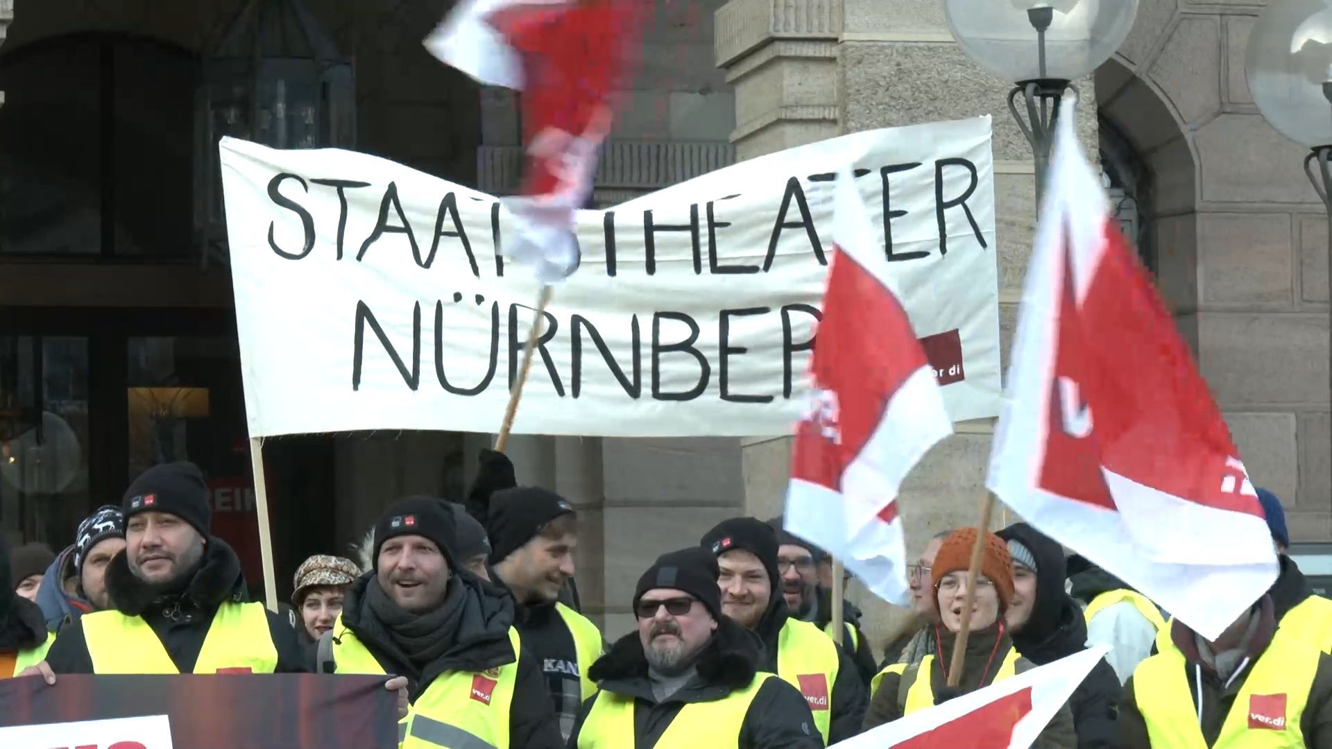 Video: Streik am Staatstheater Nürnberg: 150 Mitarbeiter legen Arbeit nieder