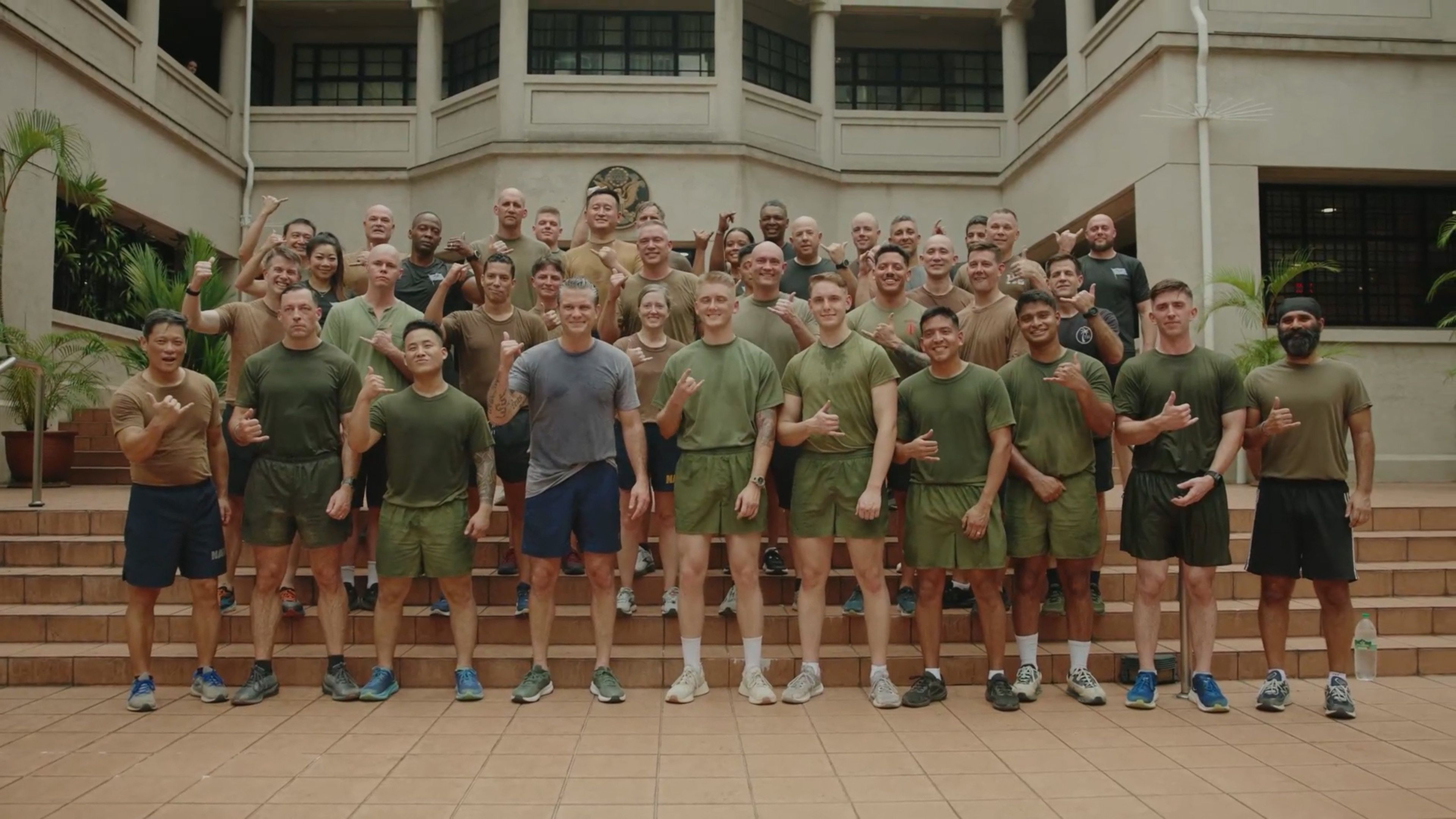 Video: US-Kriegsminister Hesgeth absolviert ein Training mit Soldaten in Kuala Lumpur, Malaysia