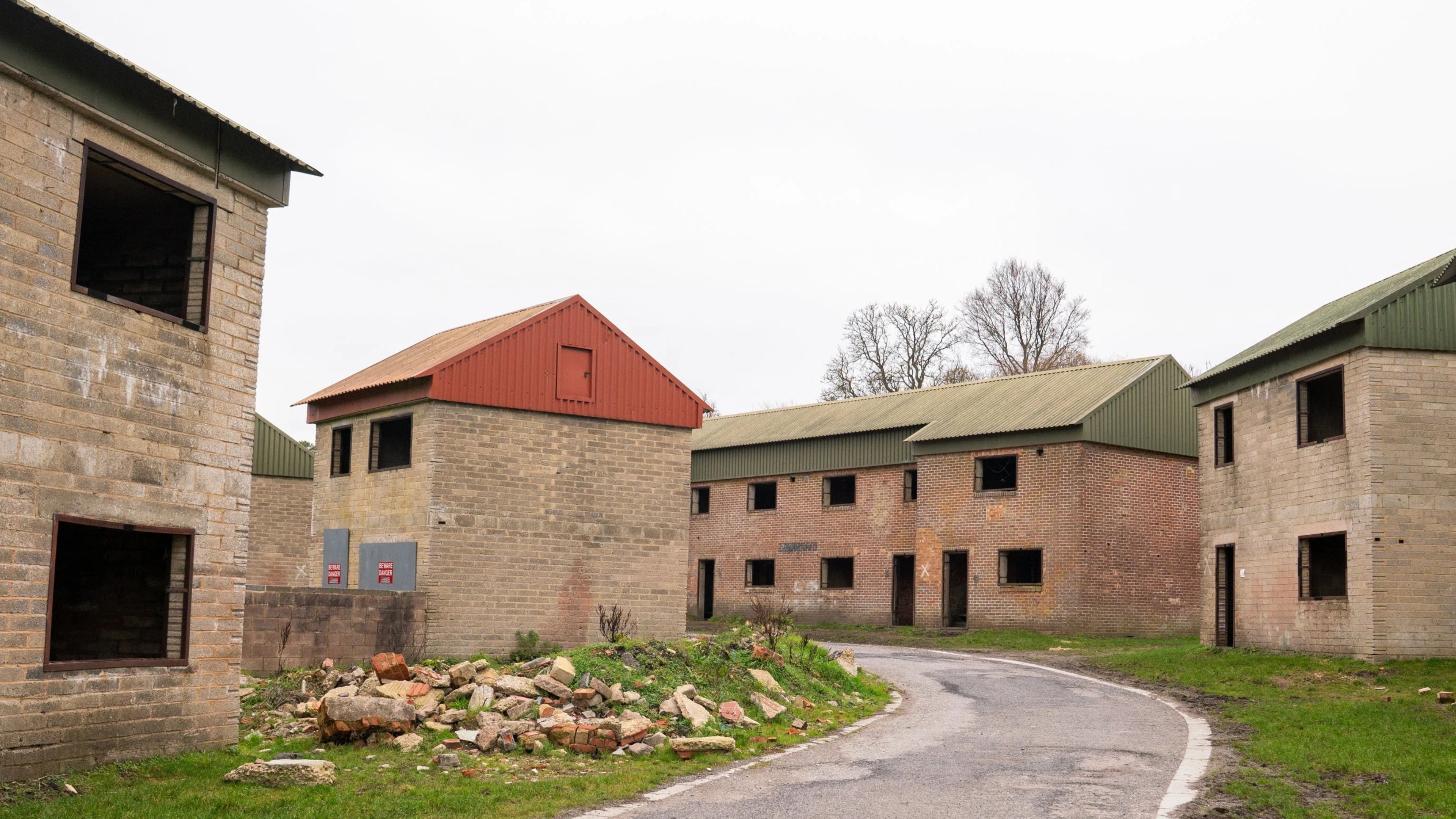 Video: Ein Blick in das „Geisterdorf“, das vor 82 Jahren verlassen wurde, um im Kampf gegen die Nazis zu unterstützen