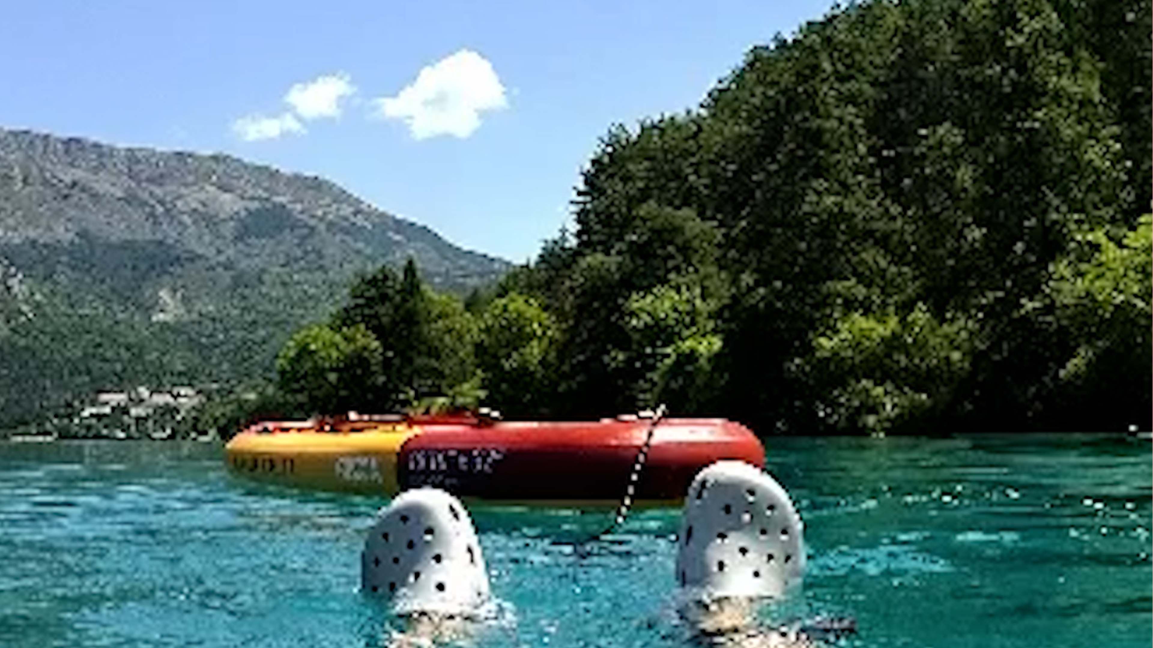 Video: Paddleboarder wurden auf dem Fluss von der Polizei angehalten, weil sie keine Genehmigung hatten