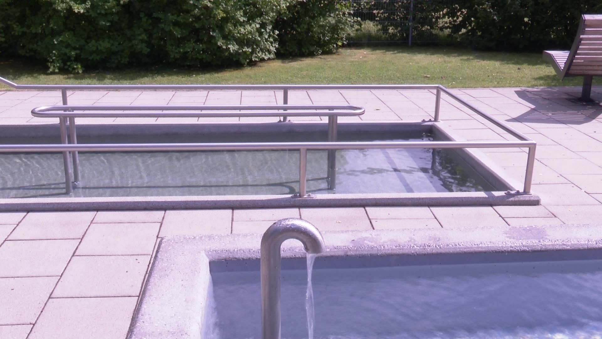 a.tv compact: Nails in Kneipp basin