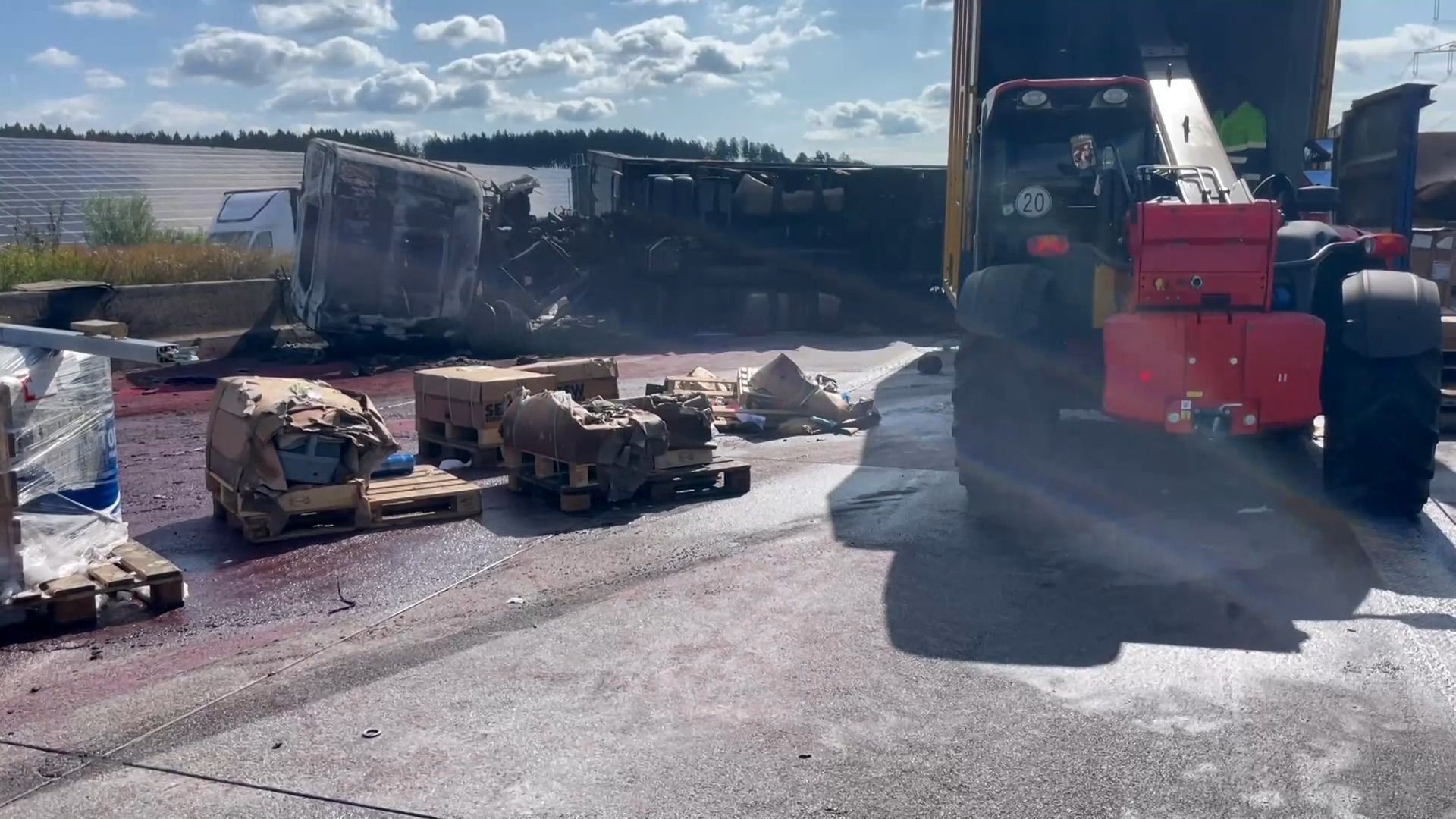 a.tv compact: Renovation work on A8 after truck accident