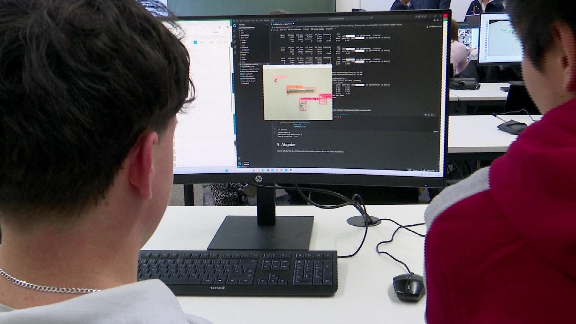 Video: KI Azubi Challenge - Berufsschüler bereiten sich auf Zukunft vor