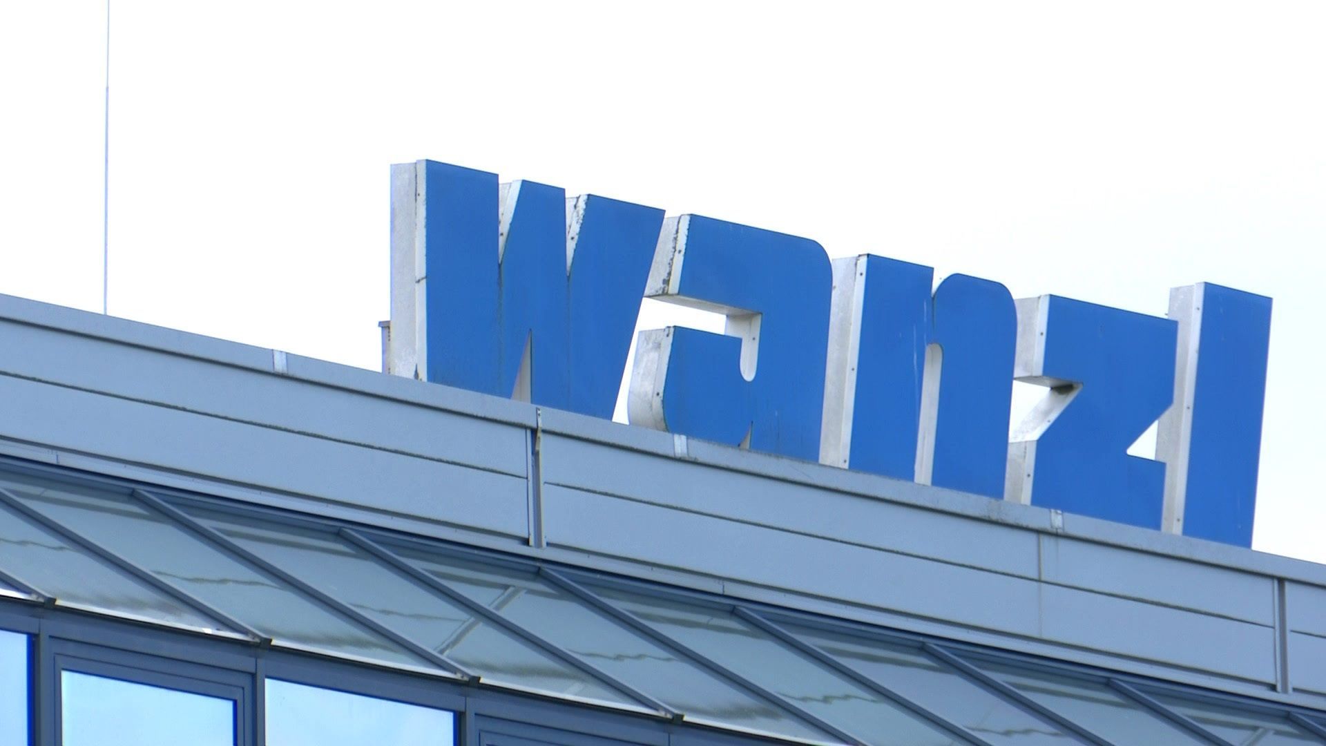 Video: Entlassungen bei Wanzl - Mitarbeiter bangen um Zukunft  