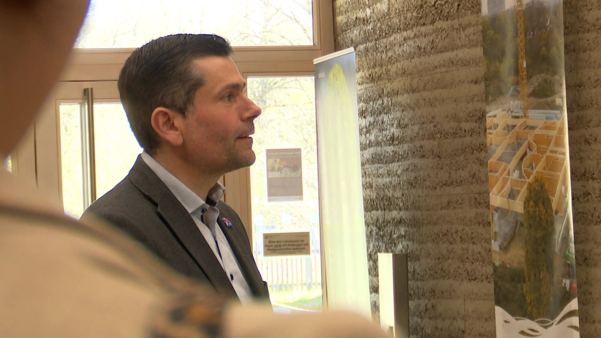 Video: Augsburg vor dem Neustart: Florian Freund sucht den Dialog