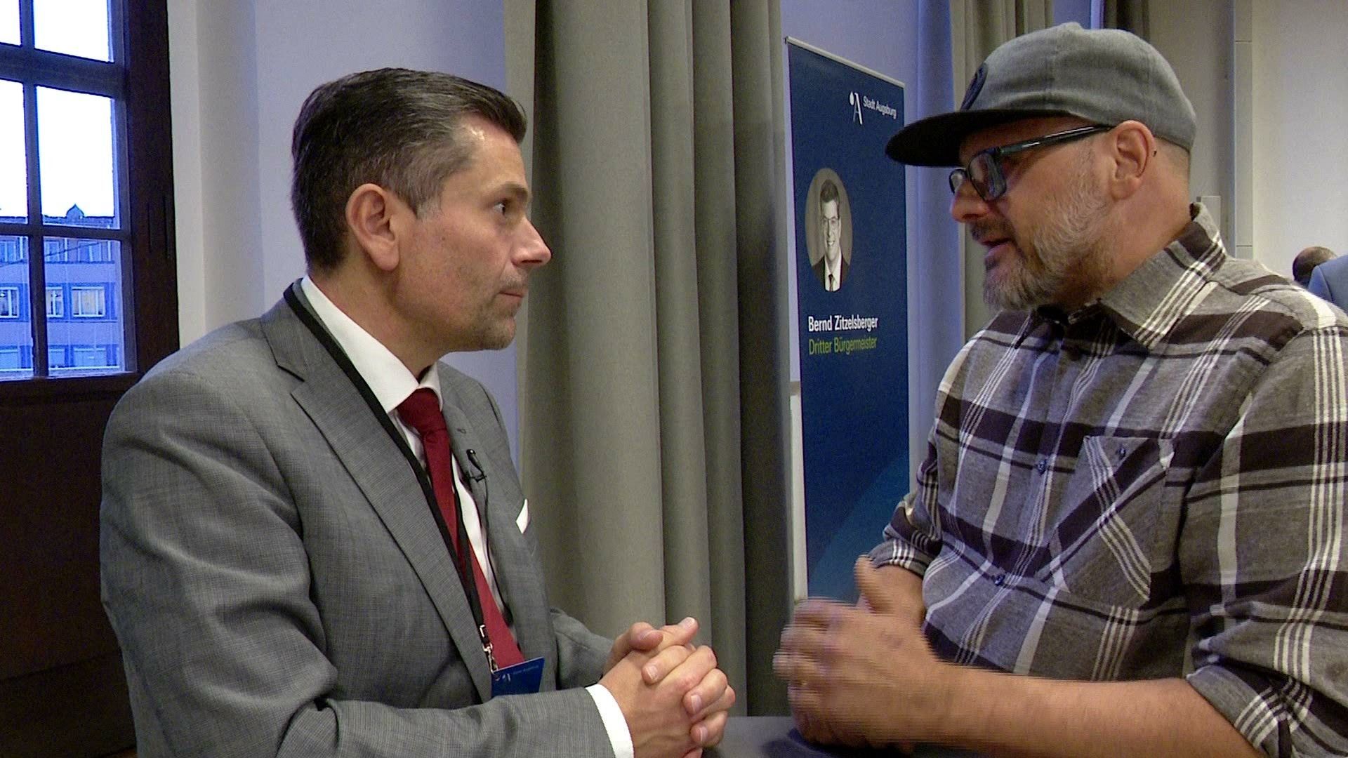 Video: Oberbürgermeister Freund stellt sich den Fragen der Augsburger Bürger