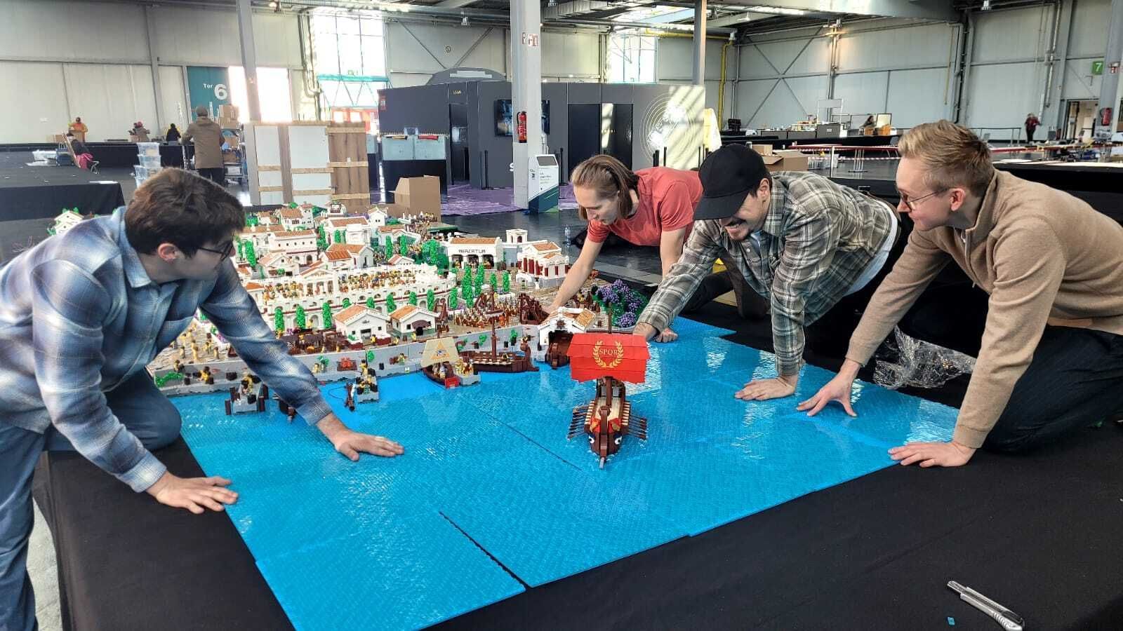 Video: Bricking Bavaria: Hinter den Kulissen des Aufbaus der Lego-Ausstellung