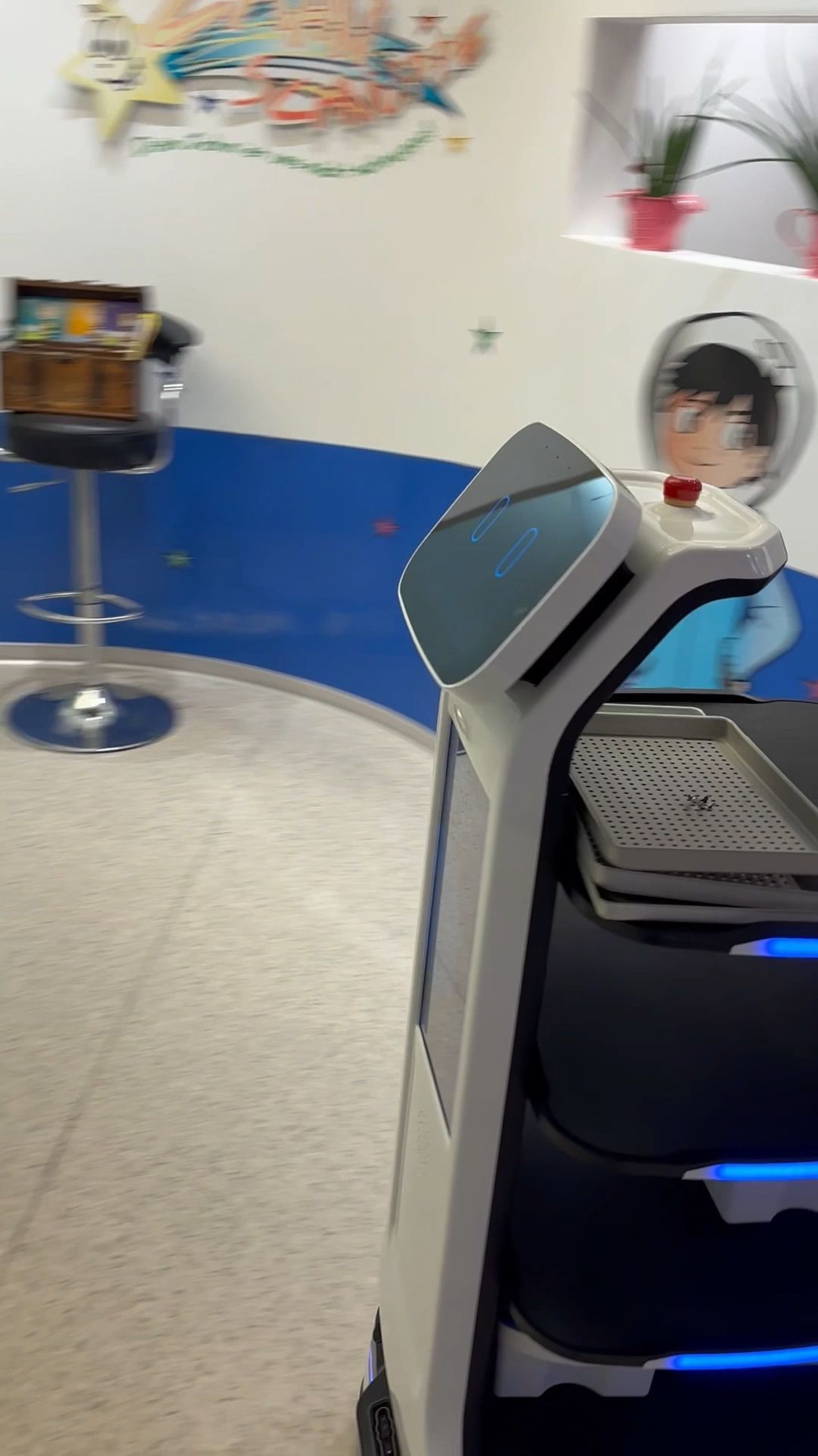 Video: Roboter als Praxishelfer