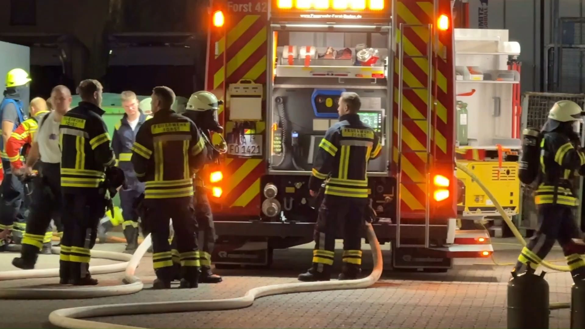 Video: Haus brennt in Forst