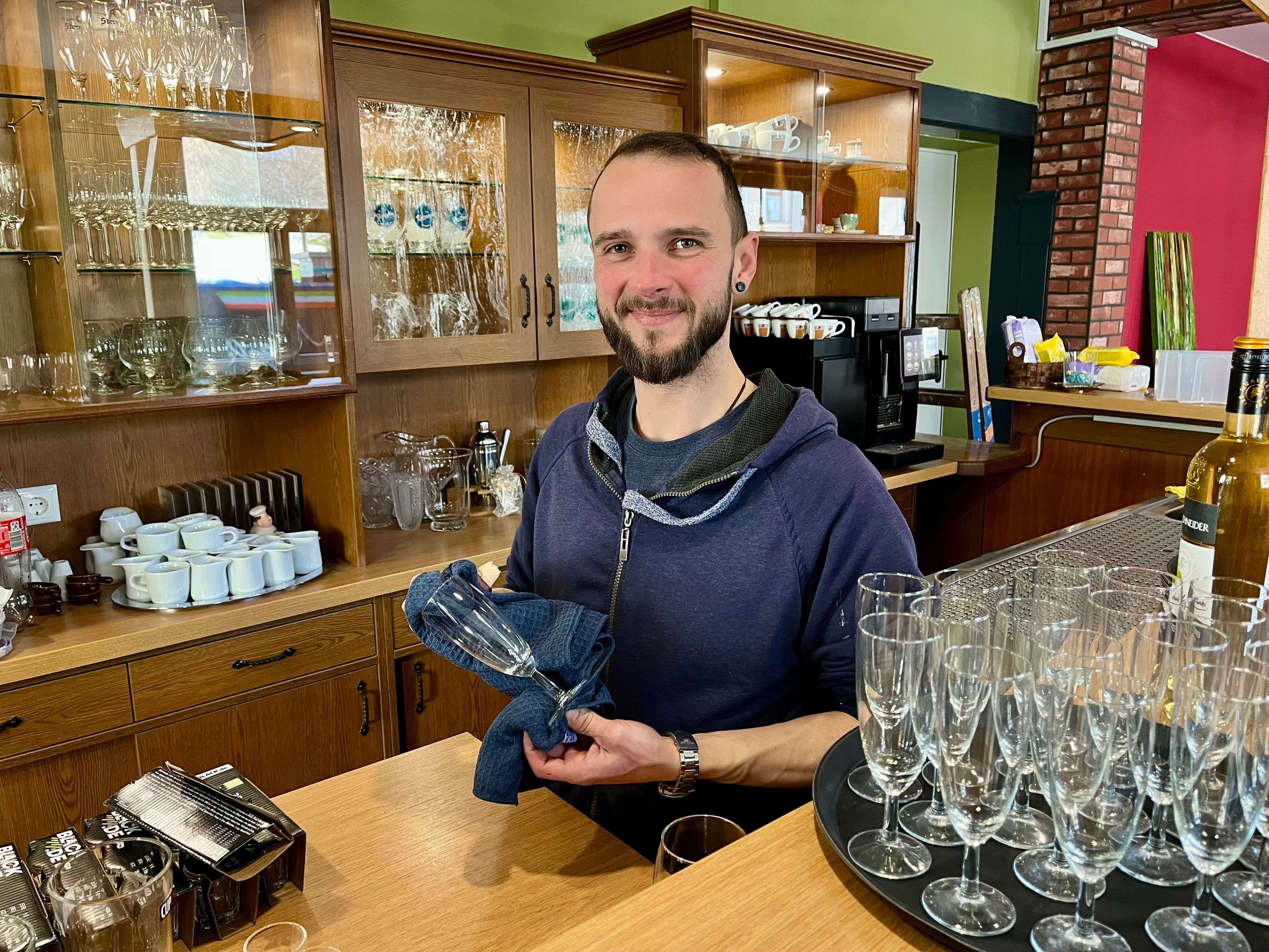 Video: Ehemalige Kult-Kneipe im Erzgebirge wird zu neuem Restaurant im Retro-Stil