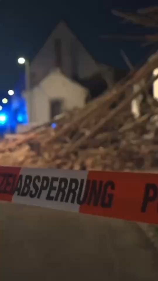 Video: Scheune stürzt ein in Kirchheim