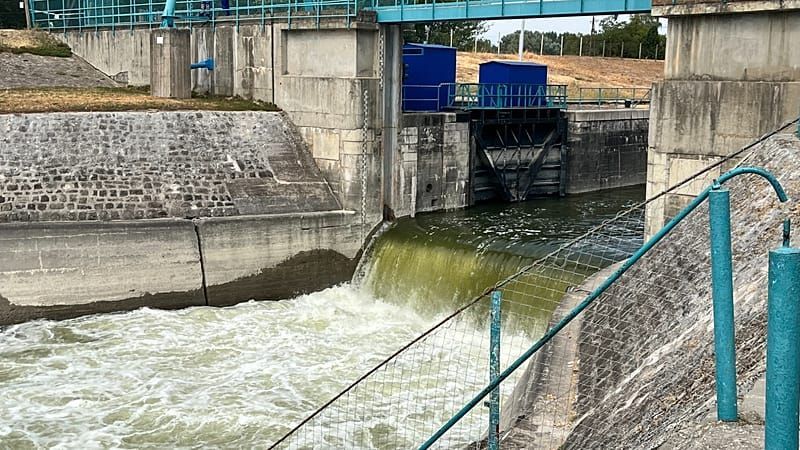 Video: Kampf gegen Wassermangel in der Donau: Voller Einsatz für das AKW Paks