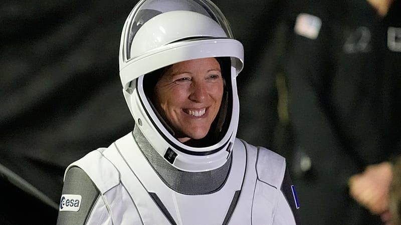 Video: ISS: Astronautin Sophie Adenot ist die erste Französin auf Spacewalk