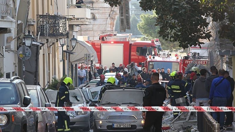 Video: Explosion im Herzen Athens: Wohngebäude stürzt ein, mehrere Menschen vermisst
