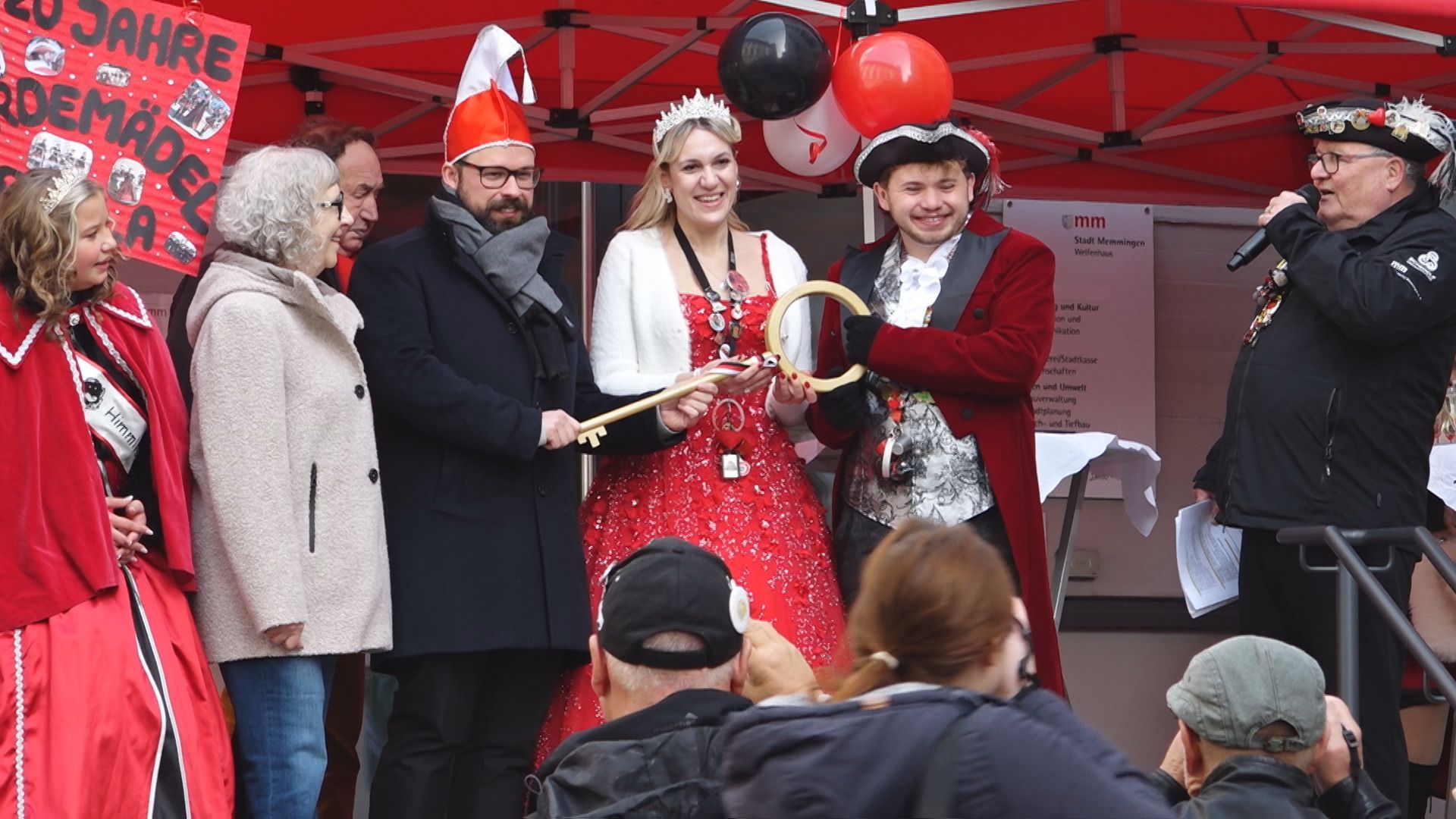 The fools and jesters rule: Town hall storm in Memmingen