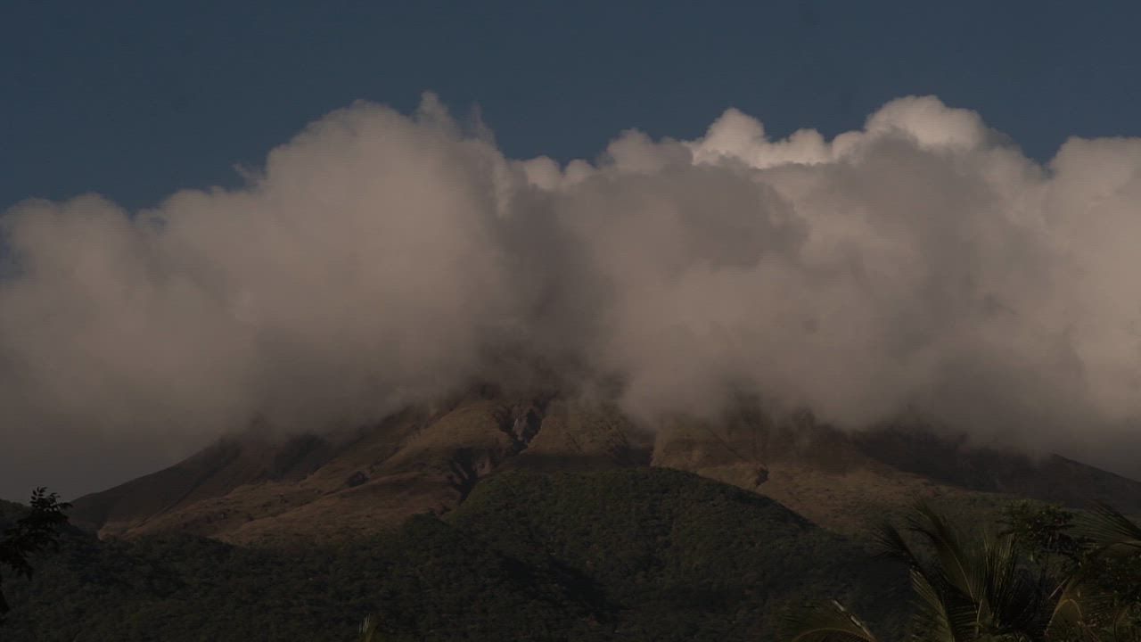 Video: Philippinen: Erhöhte Unruhe am Vulkan Bulusan in Sorsogon gemeldet