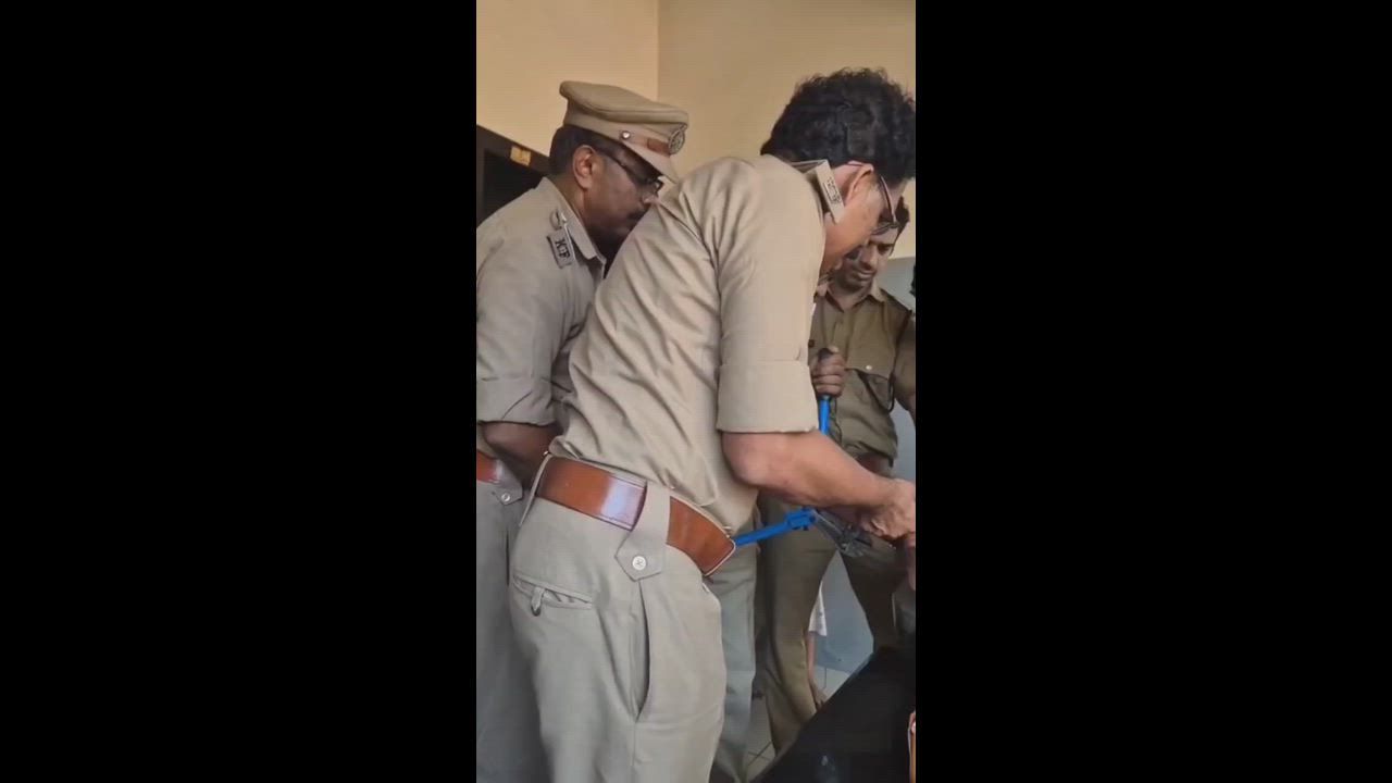 Video: India: Kind in Kerala steckt in einem Aluminium-Kochtopf fest