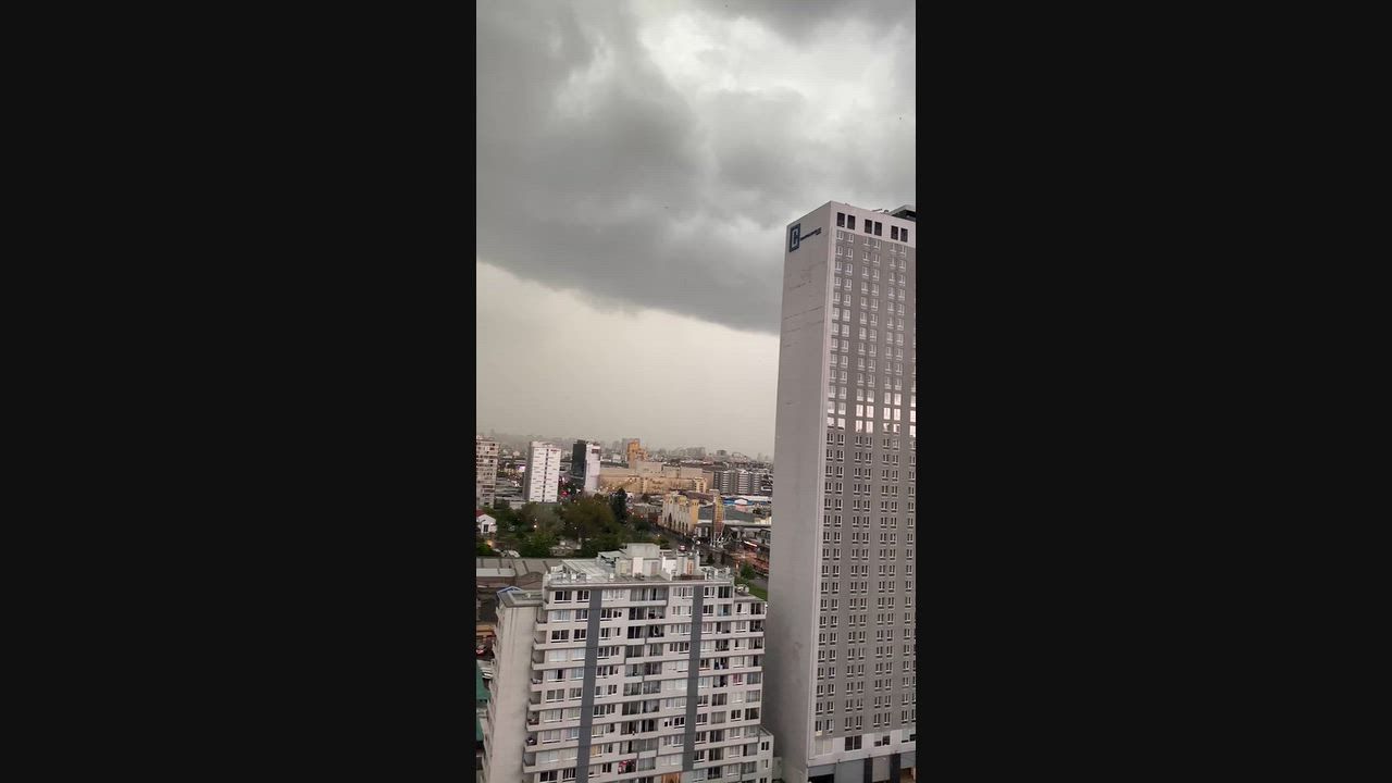 Video: Chile: Seltenes tornadoähnliches Phänomen bildet sich über Santiago de Chile