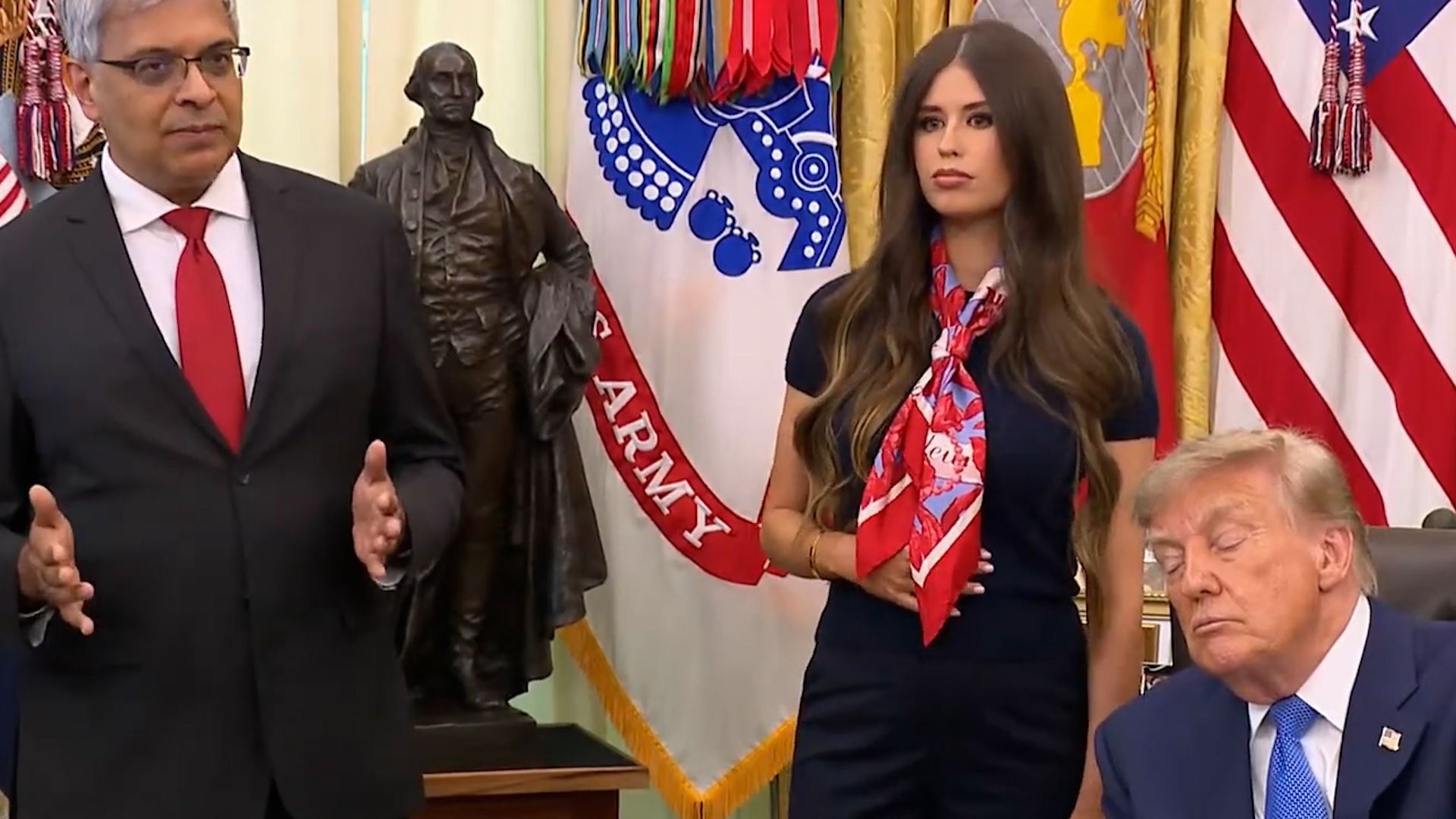 Video: Schläfriger US-Präsident: Trump kann bei Termin im Weißen Haus die Augen nicht offenhalten