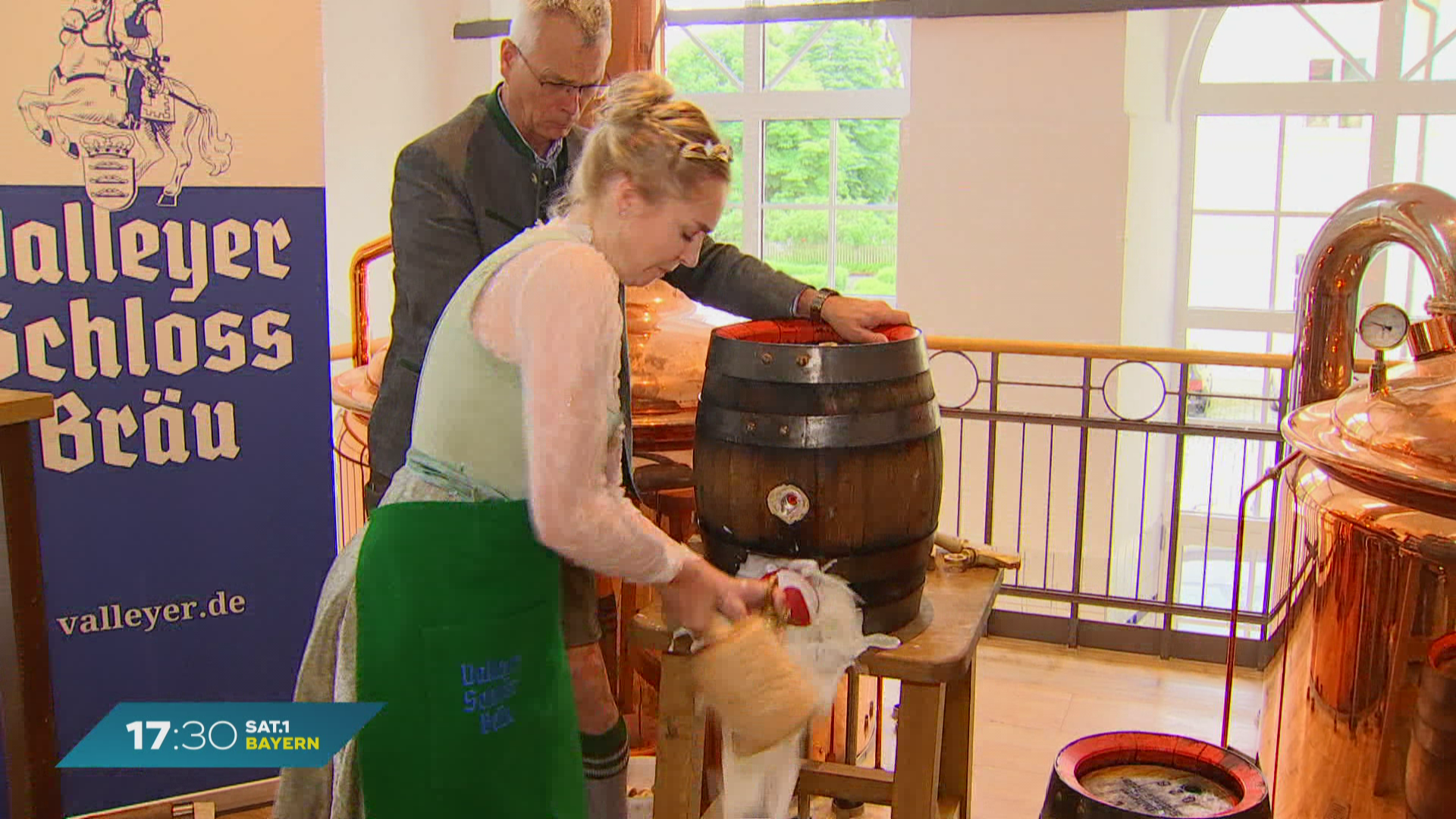 Neue Bierkönigin aus Oberbayern: Anzapftraining für Bierkönigin