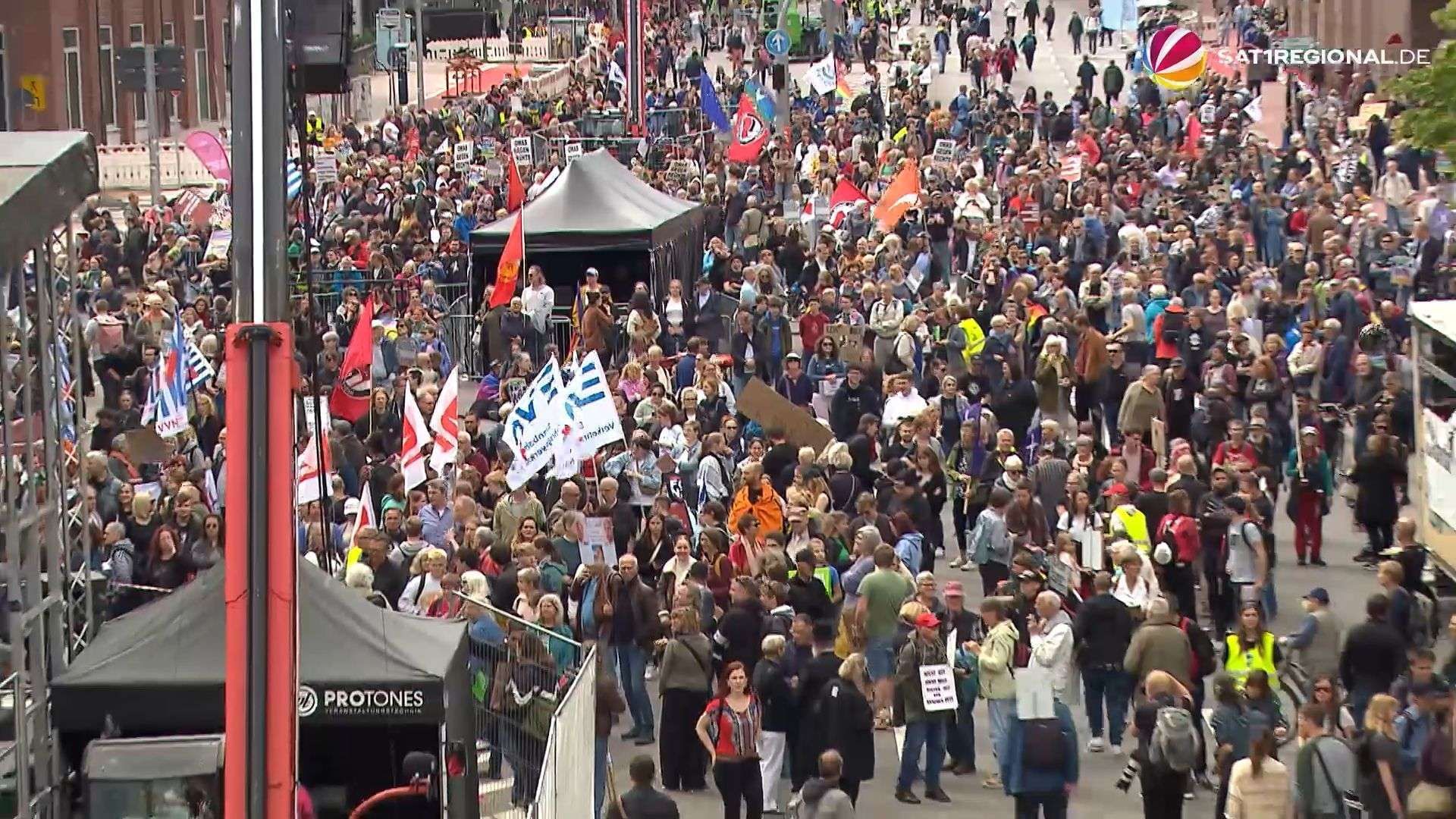 Großdemo gegen Rechtsextremismus: Tausende gehen in Hamburg auf die Straße
