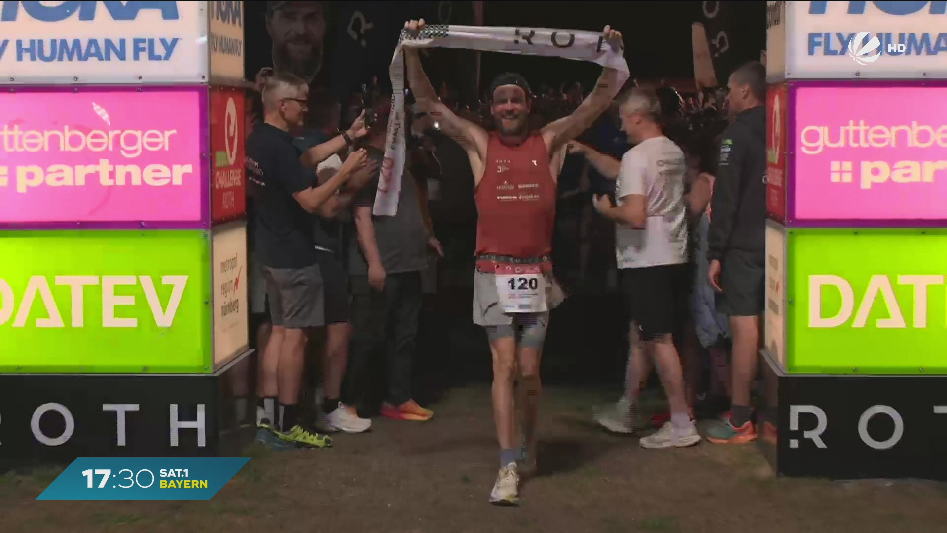 120 Triathlons in Folge: Extremsportler holt Weltrekord in Roth - Video