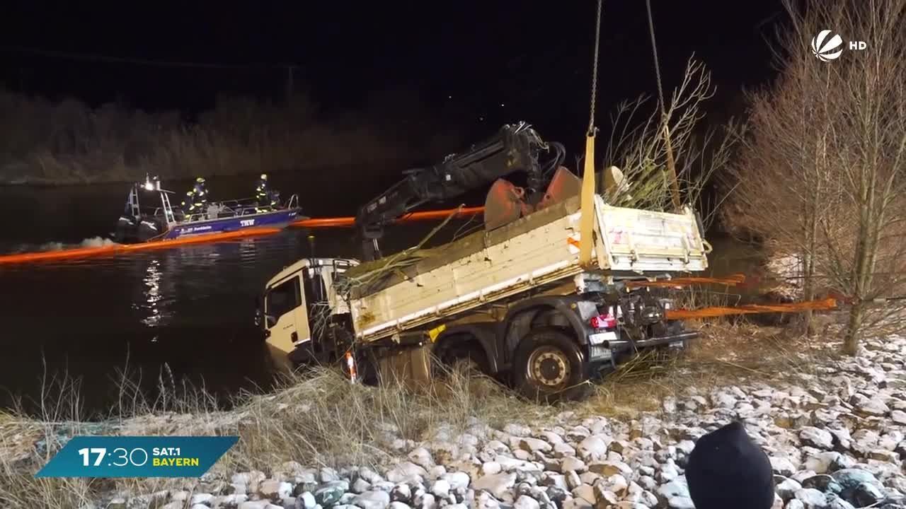 Lkw versinkt im Fluss: Großeinsatz bei Forchheim