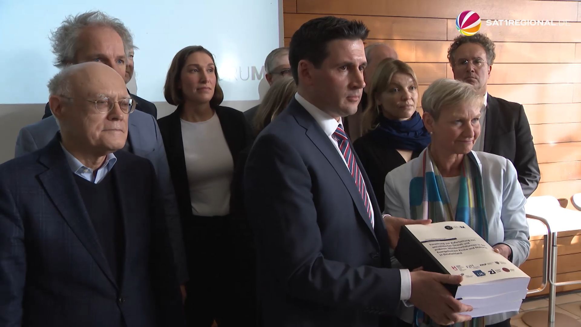 Studie zu Missbrauch in der evangelischen Kirche: Mindestens 1.259 Beschuldigte und 2.225 Opfer ermittelt