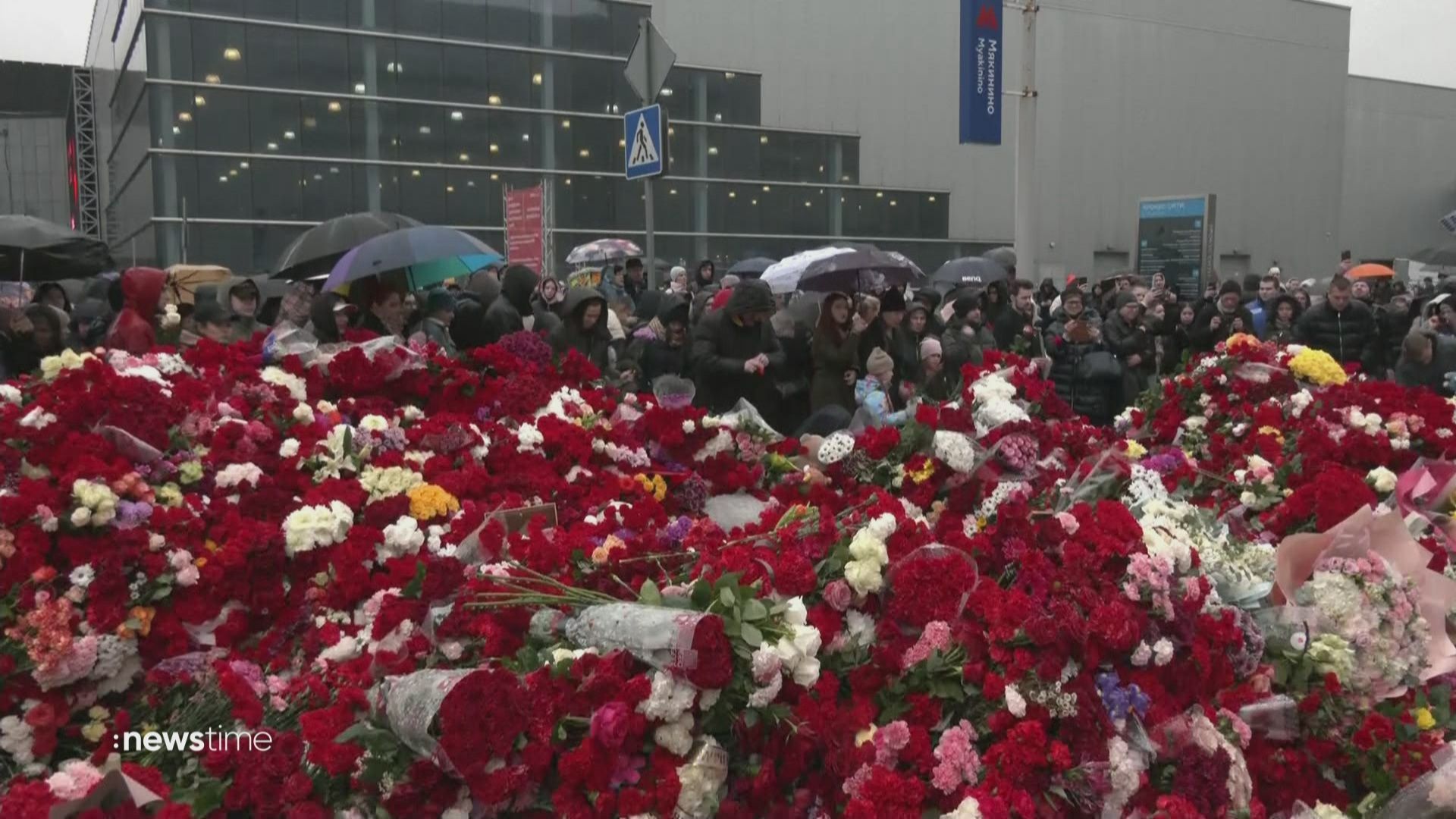 Trauer und Wut nach dem Anschlag in Moskau: Putin beschuldigt Ukraine